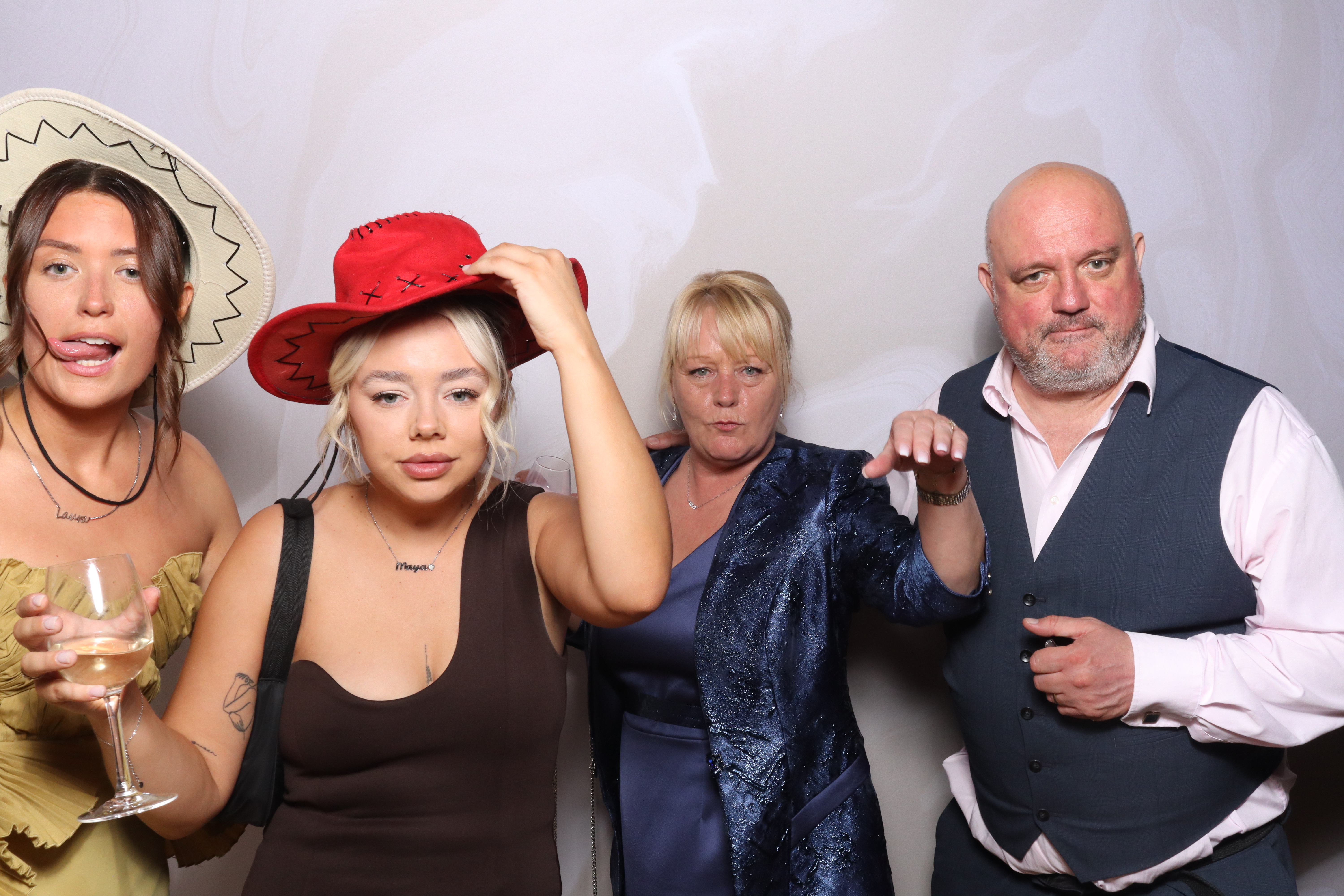 Tyrone and Anna | View more photos from the event at gallery.magicimages.uk/u/MagicImages/Tyrone-and-Anna