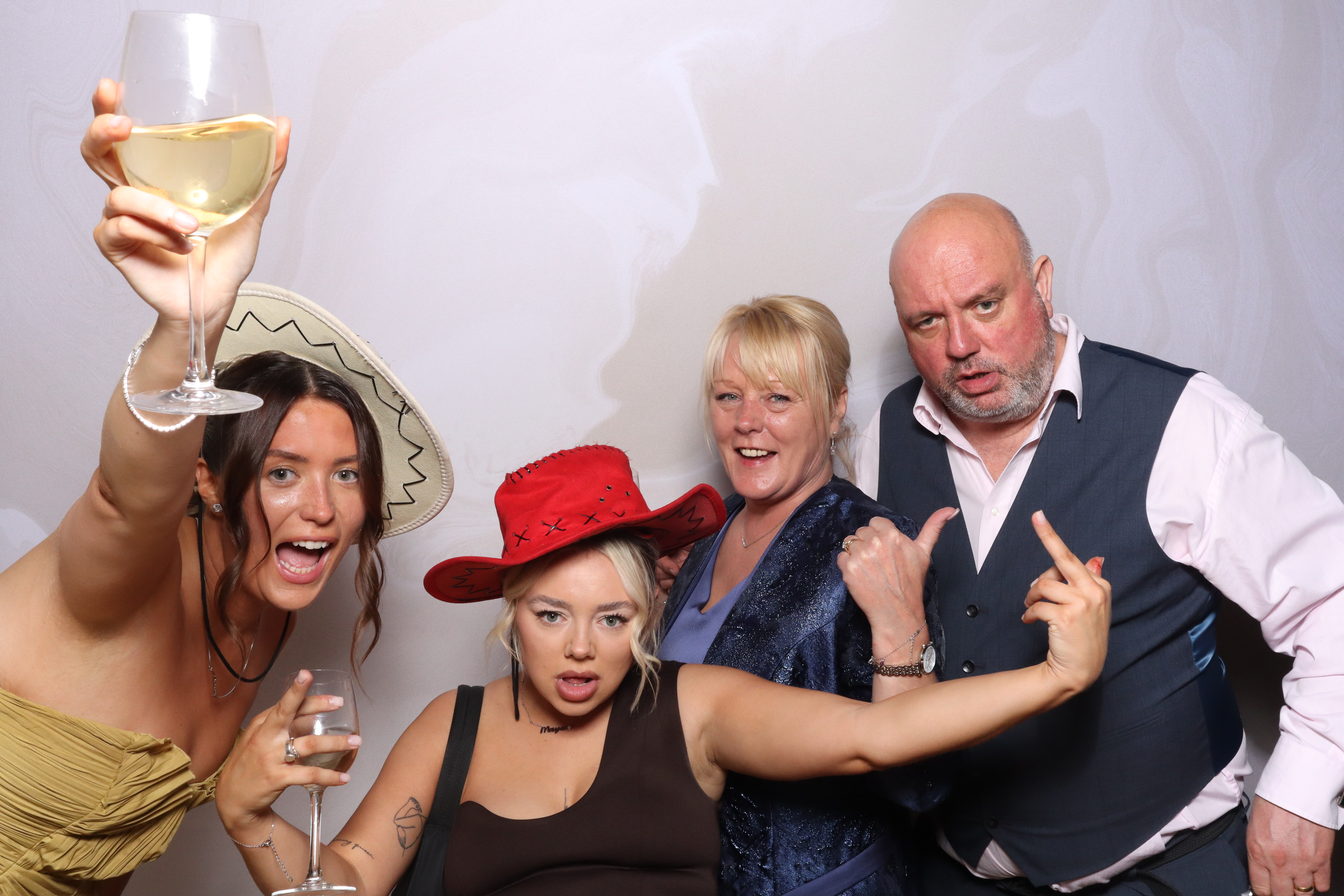 Tyrone and Anna | View more photos from the event at gallery.magicimages.uk/u/MagicImages/Tyrone-and-Anna