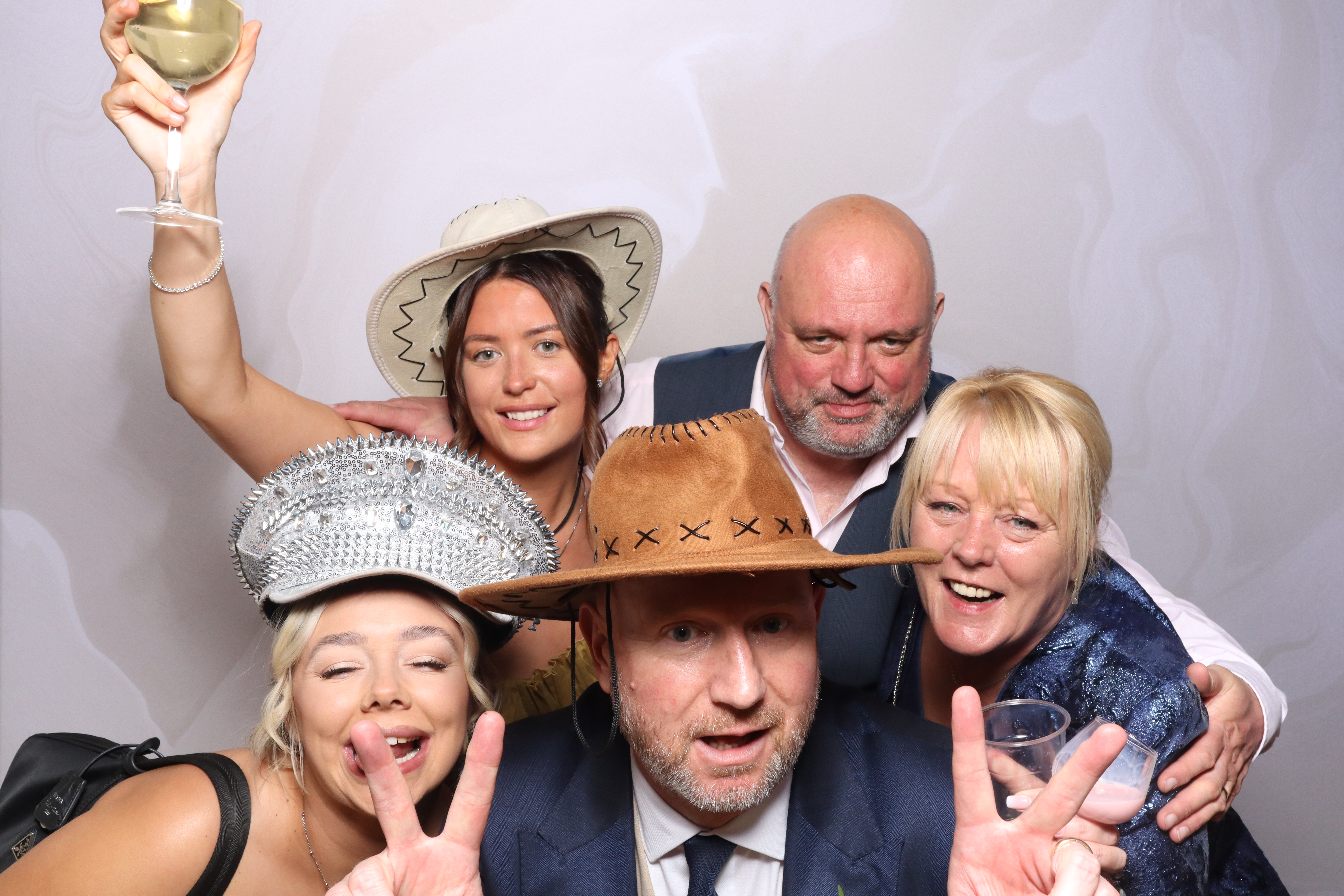 Tyrone and Anna | View more photos from the event at gallery.magicimages.uk/u/MagicImages/Tyrone-and-Anna