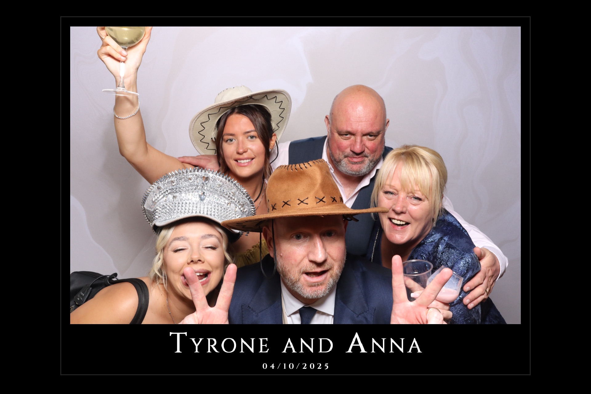 Tyrone and Anna | View more photos from the event at gallery.magicimages.uk/u/MagicImages/Tyrone-and-Anna