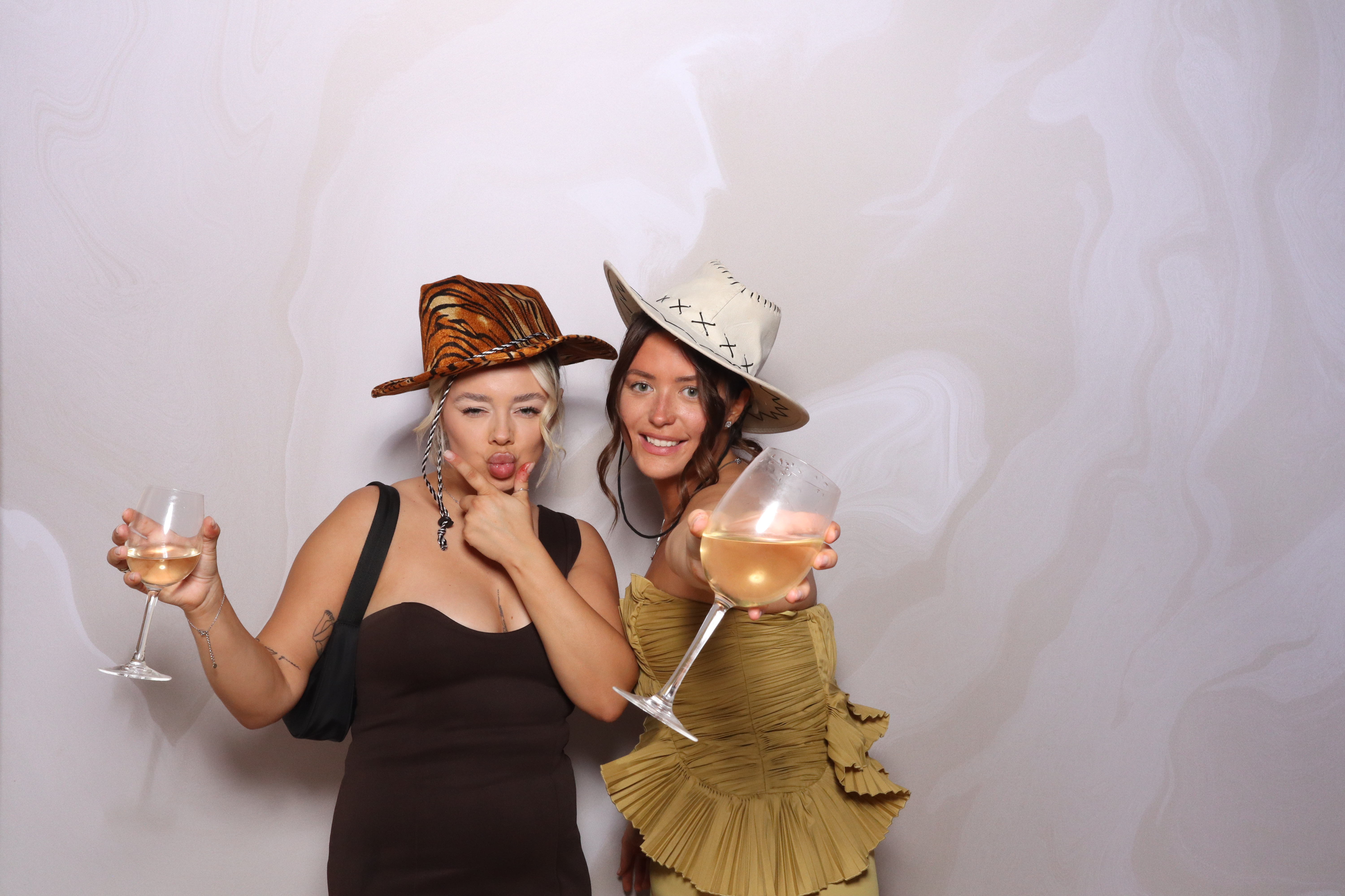 Tyrone and Anna | View more photos from the event at gallery.magicimages.uk/u/MagicImages/Tyrone-and-Anna