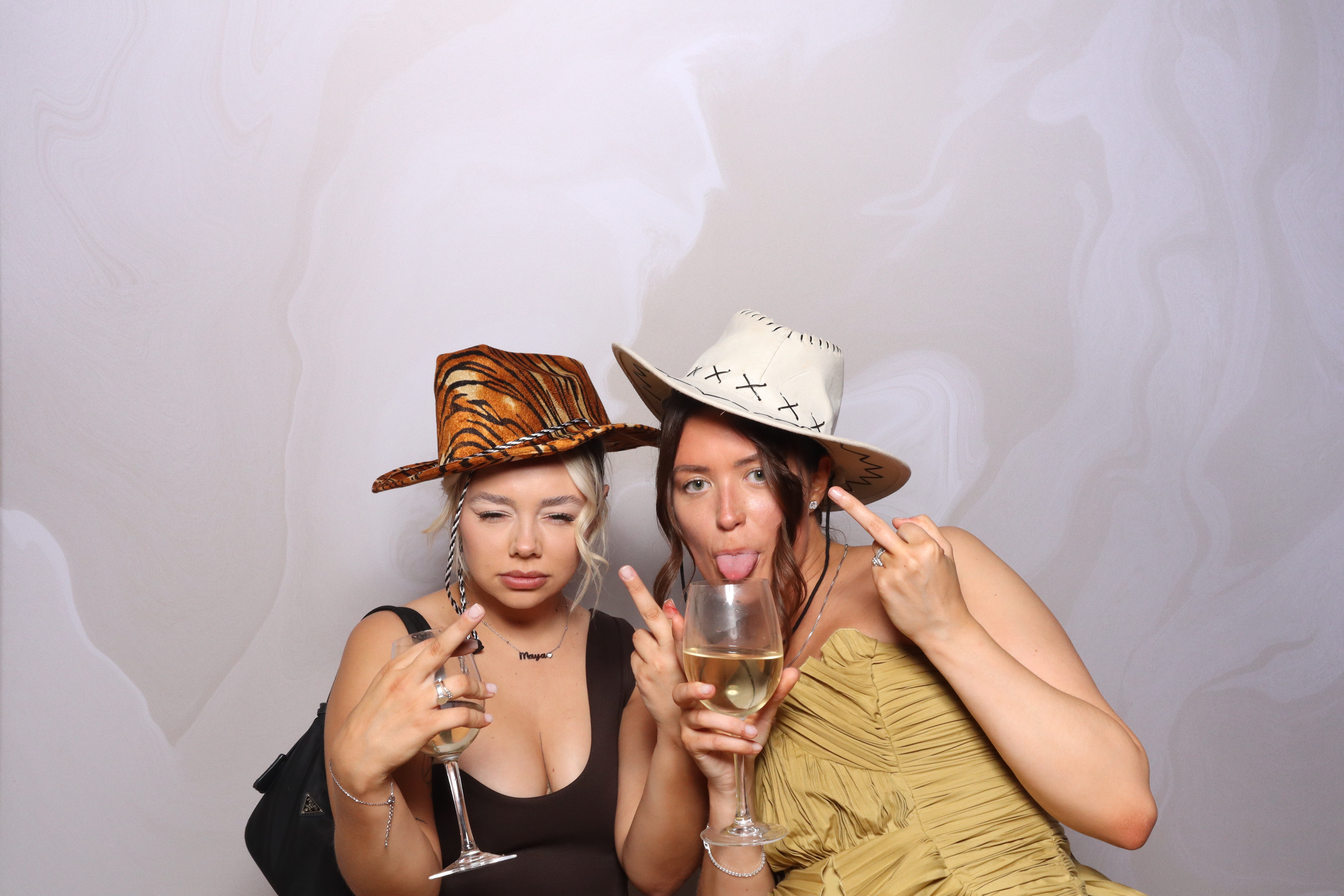 Tyrone and Anna | View more photos from the event at gallery.magicimages.uk/u/MagicImages/Tyrone-and-Anna