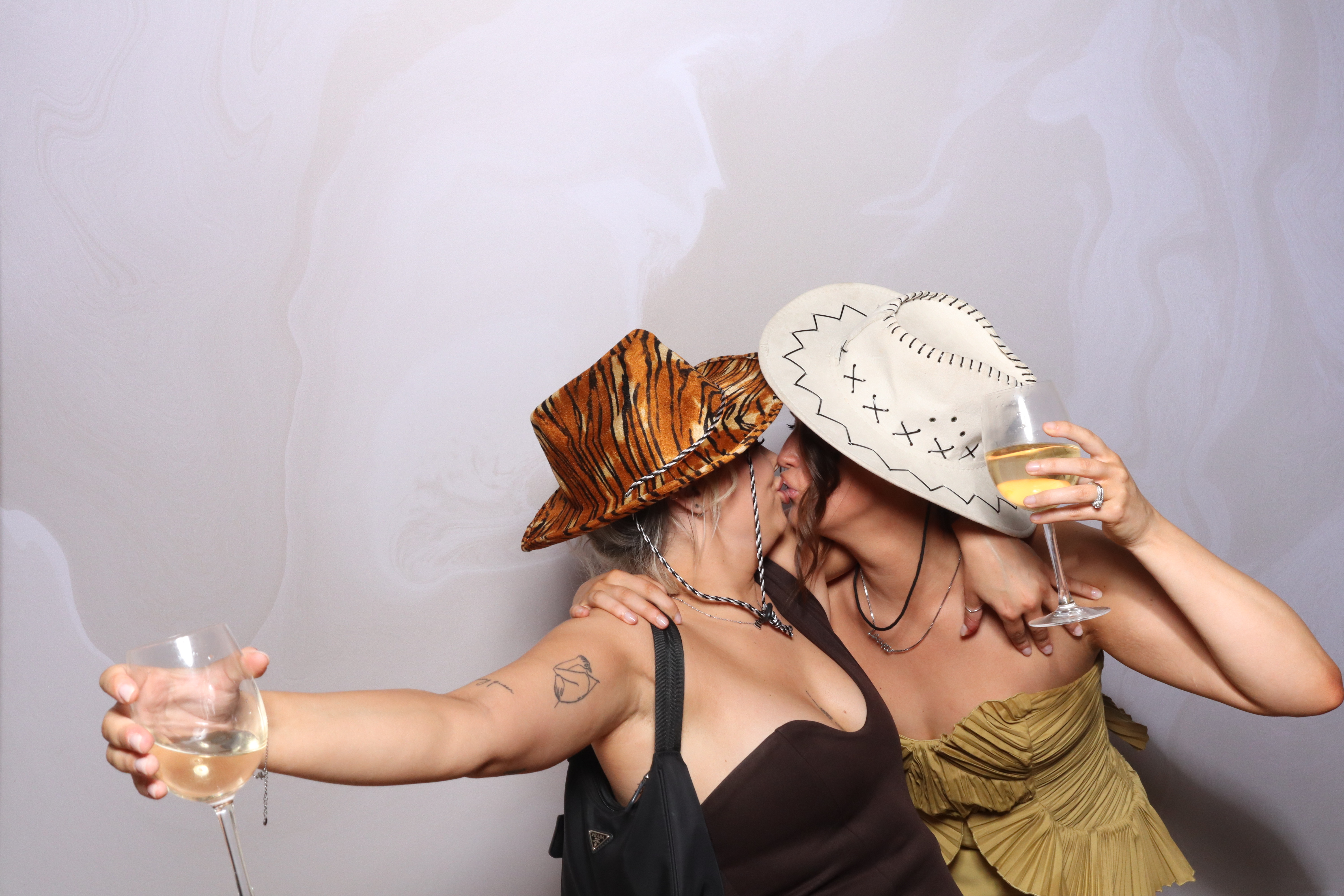 Tyrone and Anna | View more photos from the event at gallery.magicimages.uk/u/MagicImages/Tyrone-and-Anna