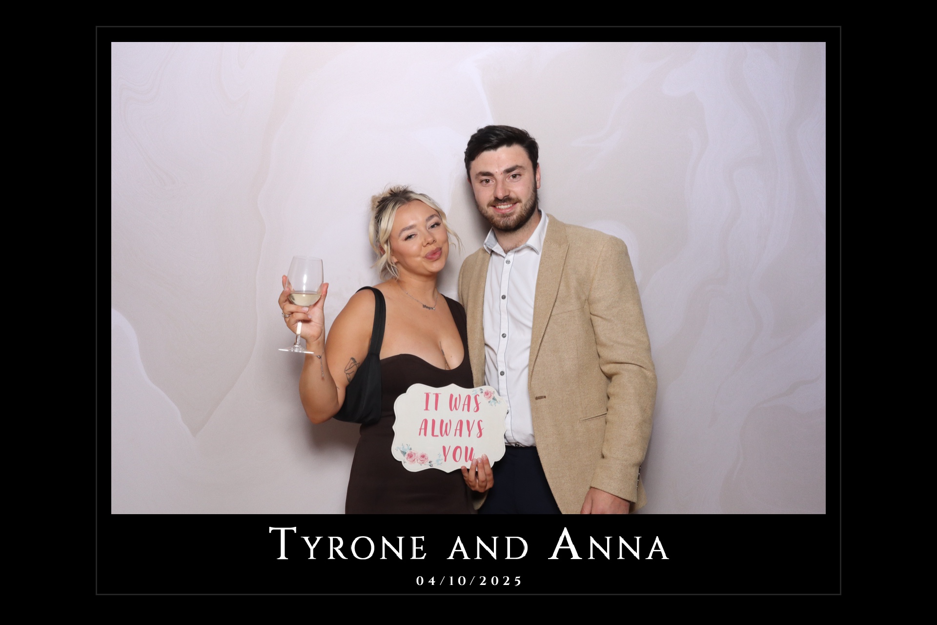 Tyrone and Anna | View more photos from the event at gallery.magicimages.uk/u/MagicImages/Tyrone-and-Anna