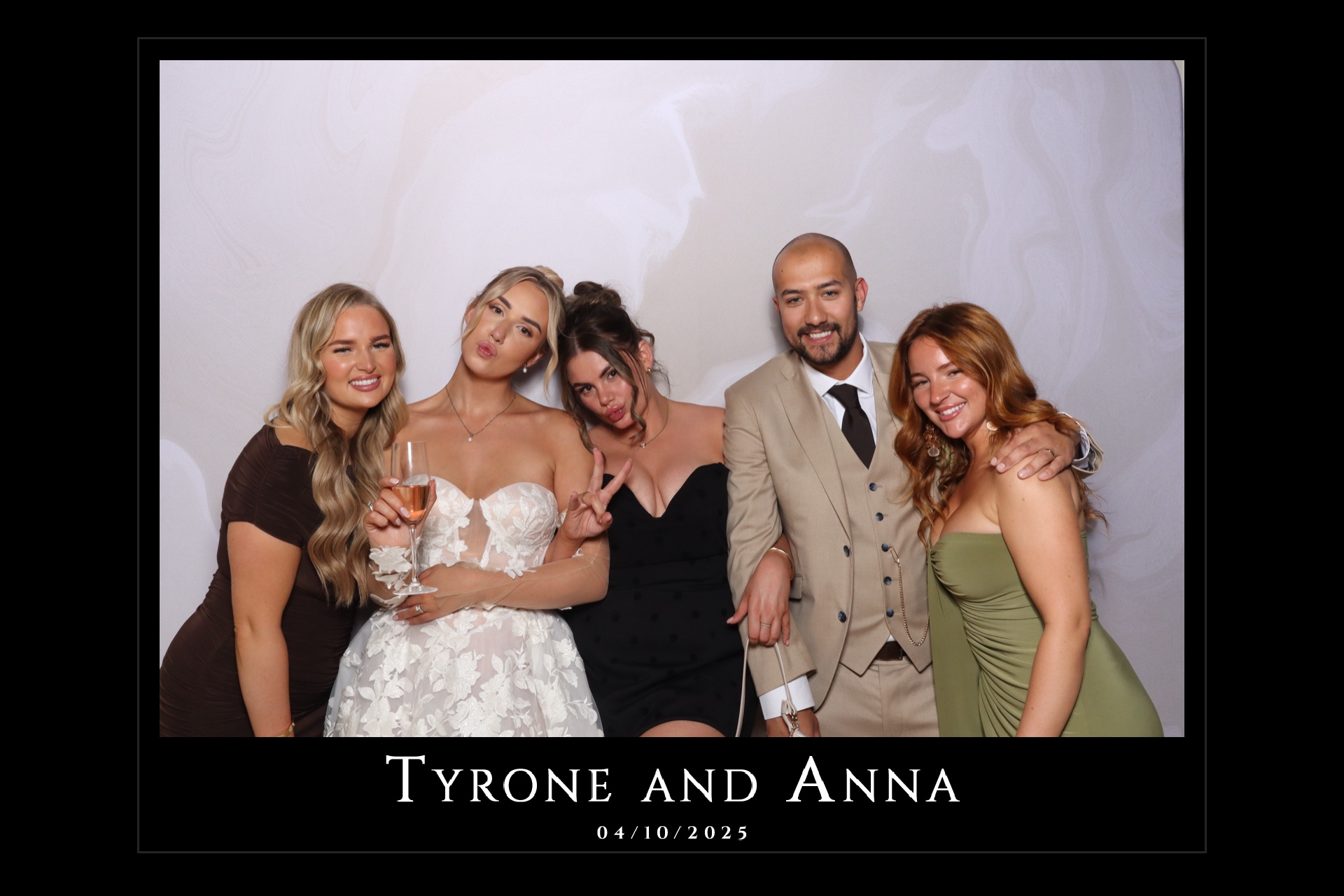 Tyrone and Anna | View more photos from the event at gallery.magicimages.uk/u/MagicImages/Tyrone-and-Anna