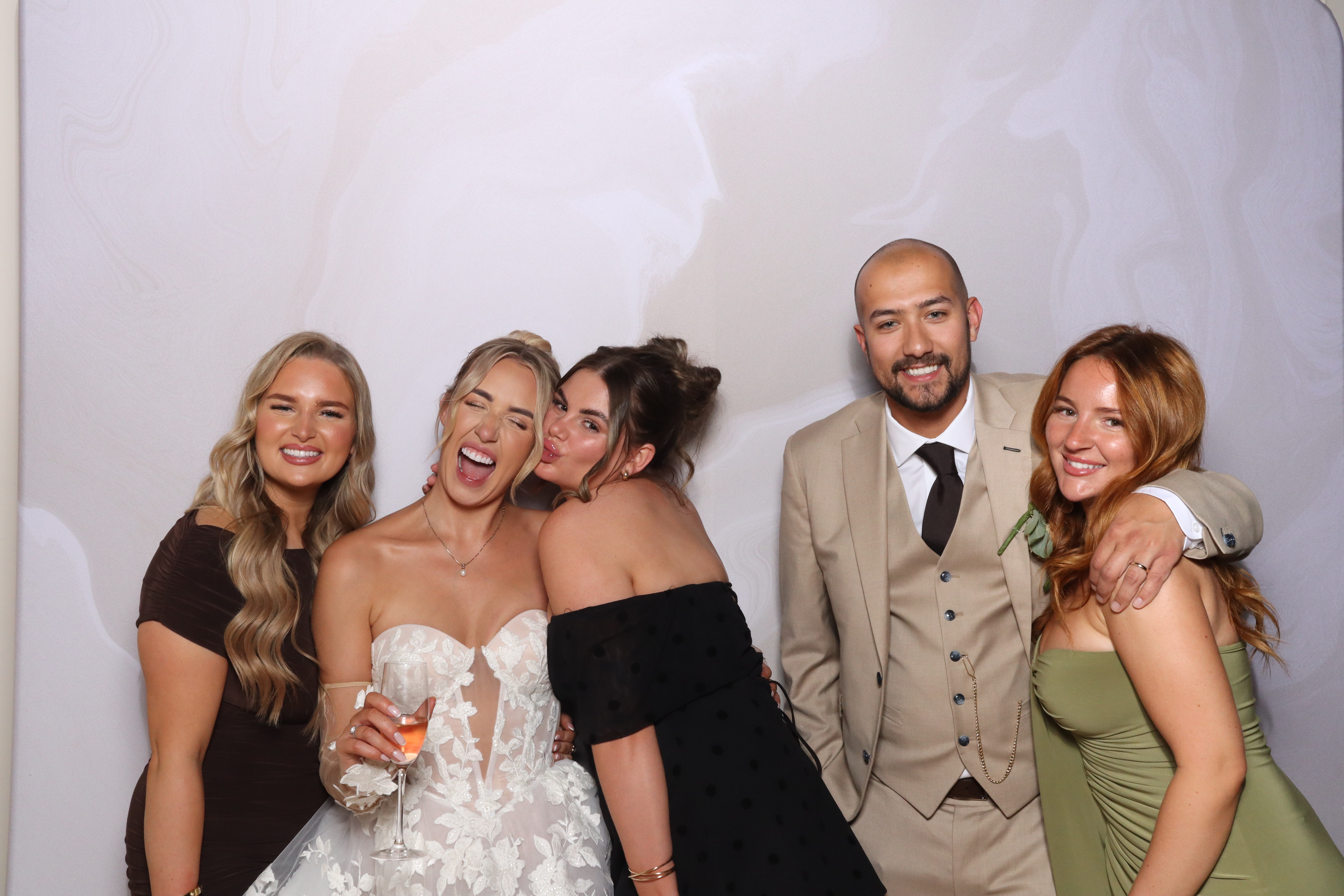 Tyrone and Anna | View more photos from the event at gallery.magicimages.uk/u/MagicImages/Tyrone-and-Anna