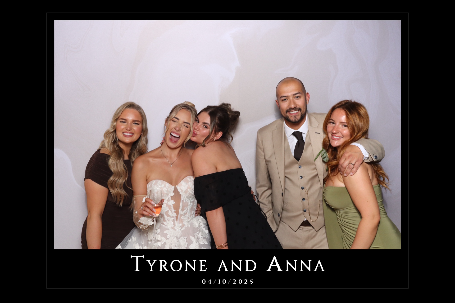 Tyrone and Anna | View more photos from the event at gallery.magicimages.uk/u/MagicImages/Tyrone-and-Anna