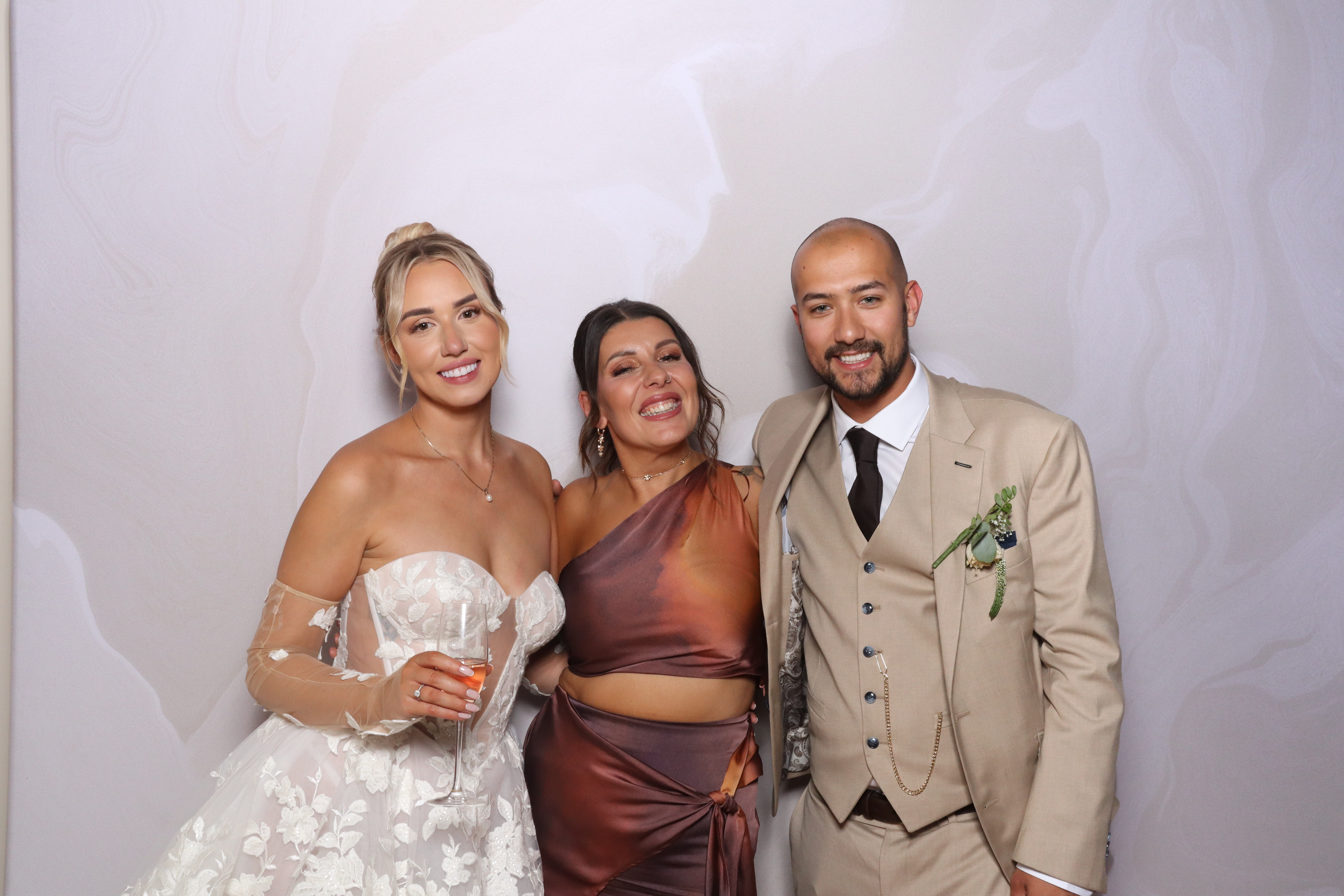 Tyrone and Anna | View more photos from the event at gallery.magicimages.uk/u/MagicImages/Tyrone-and-Anna