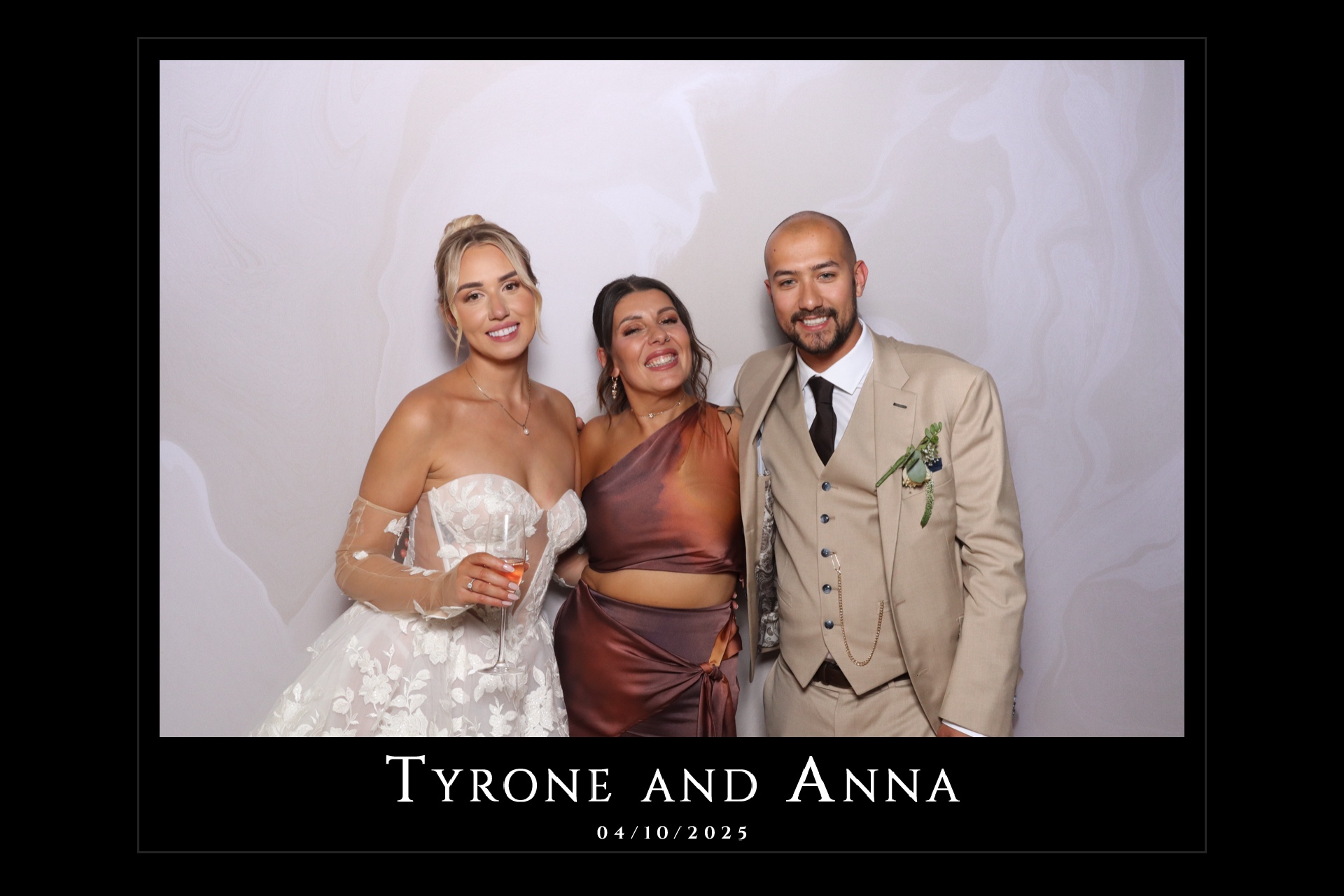 Tyrone and Anna | View more photos from the event at gallery.magicimages.uk/u/MagicImages/Tyrone-and-Anna