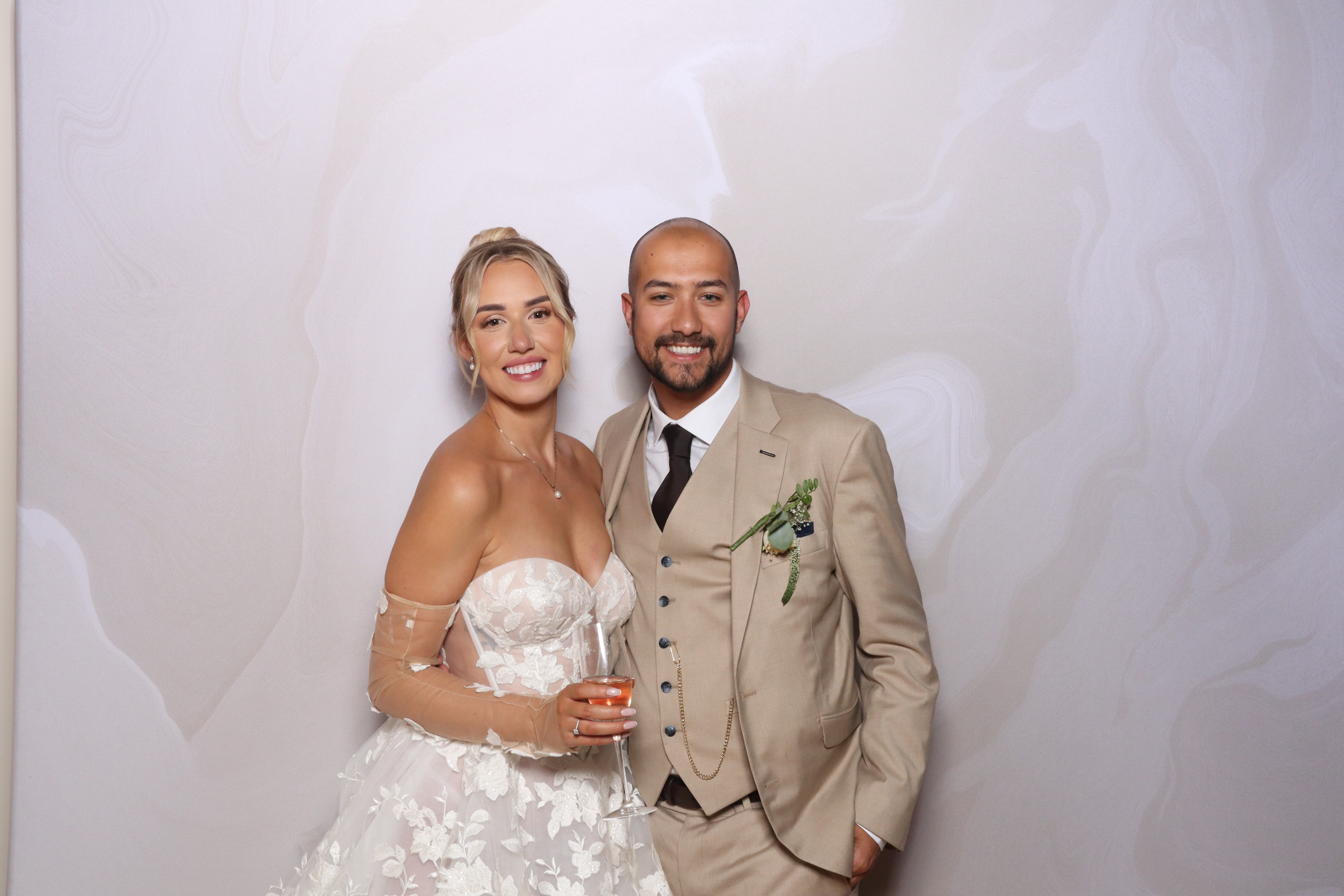 Tyrone and Anna | View more photos from the event at gallery.magicimages.uk/u/MagicImages/Tyrone-and-Anna