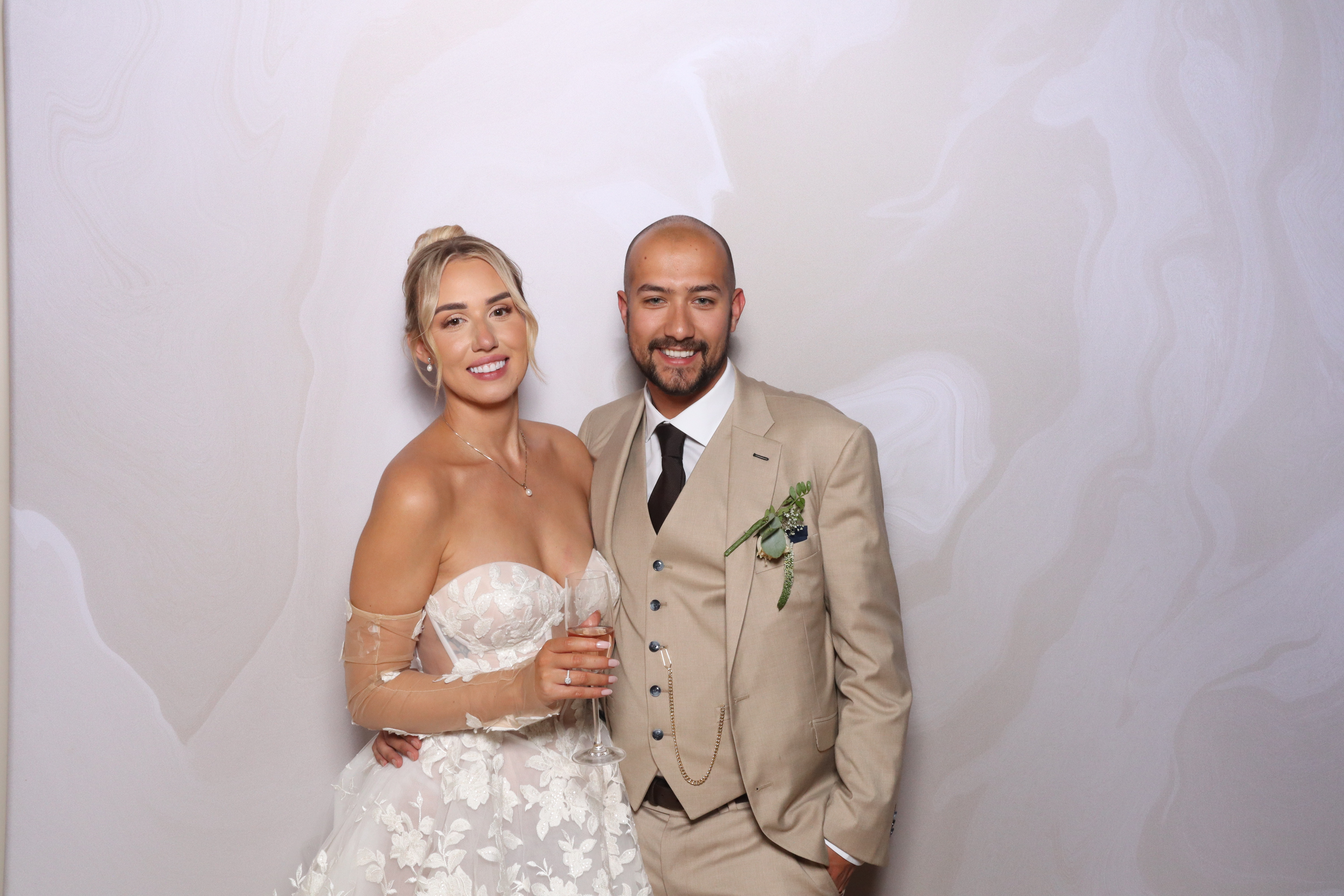 Tyrone and Anna | View more photos from the event at gallery.magicimages.uk/u/MagicImages/Tyrone-and-Anna