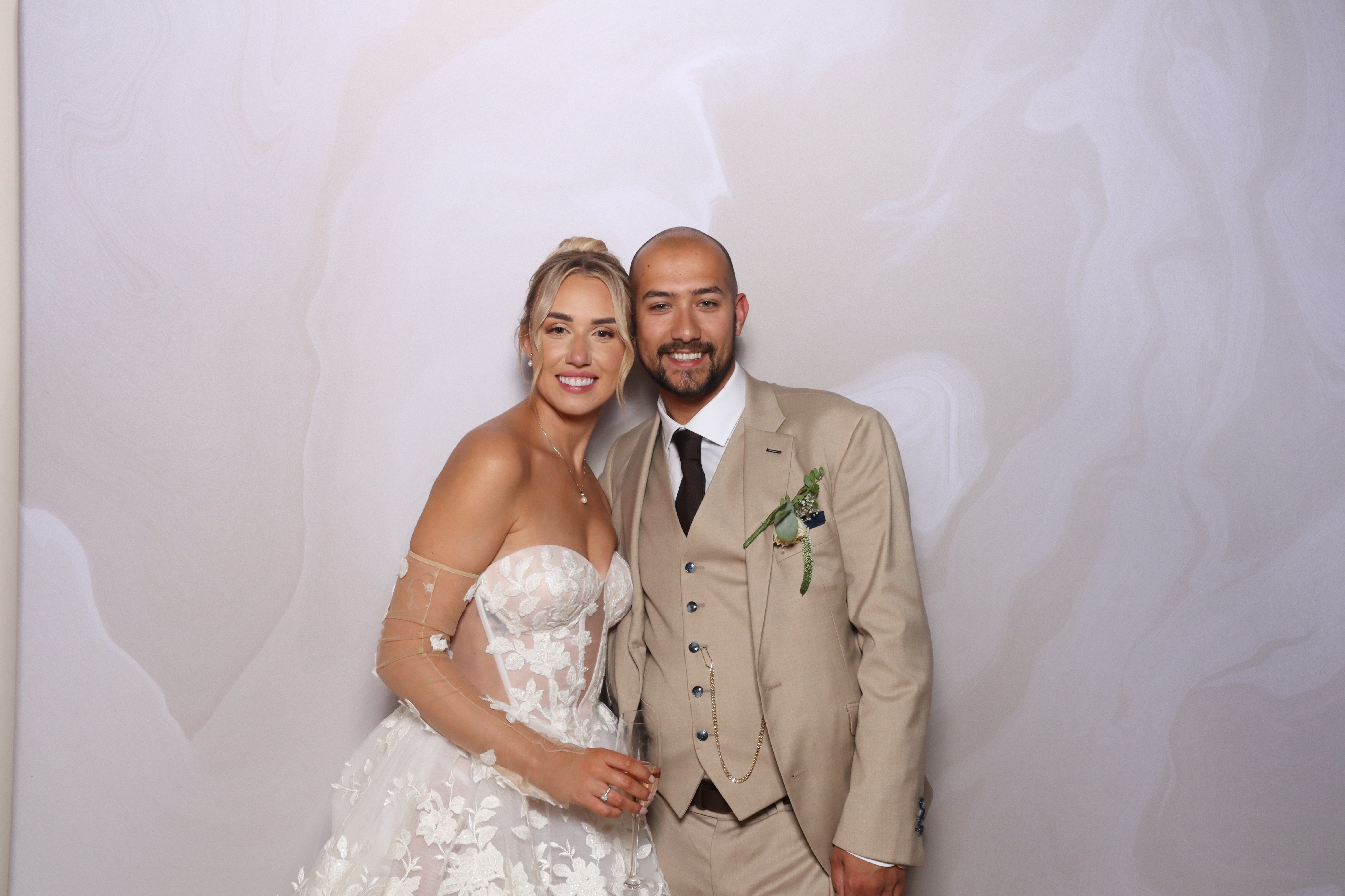 Tyrone and Anna | View more photos from the event at gallery.magicimages.uk/u/MagicImages/Tyrone-and-Anna