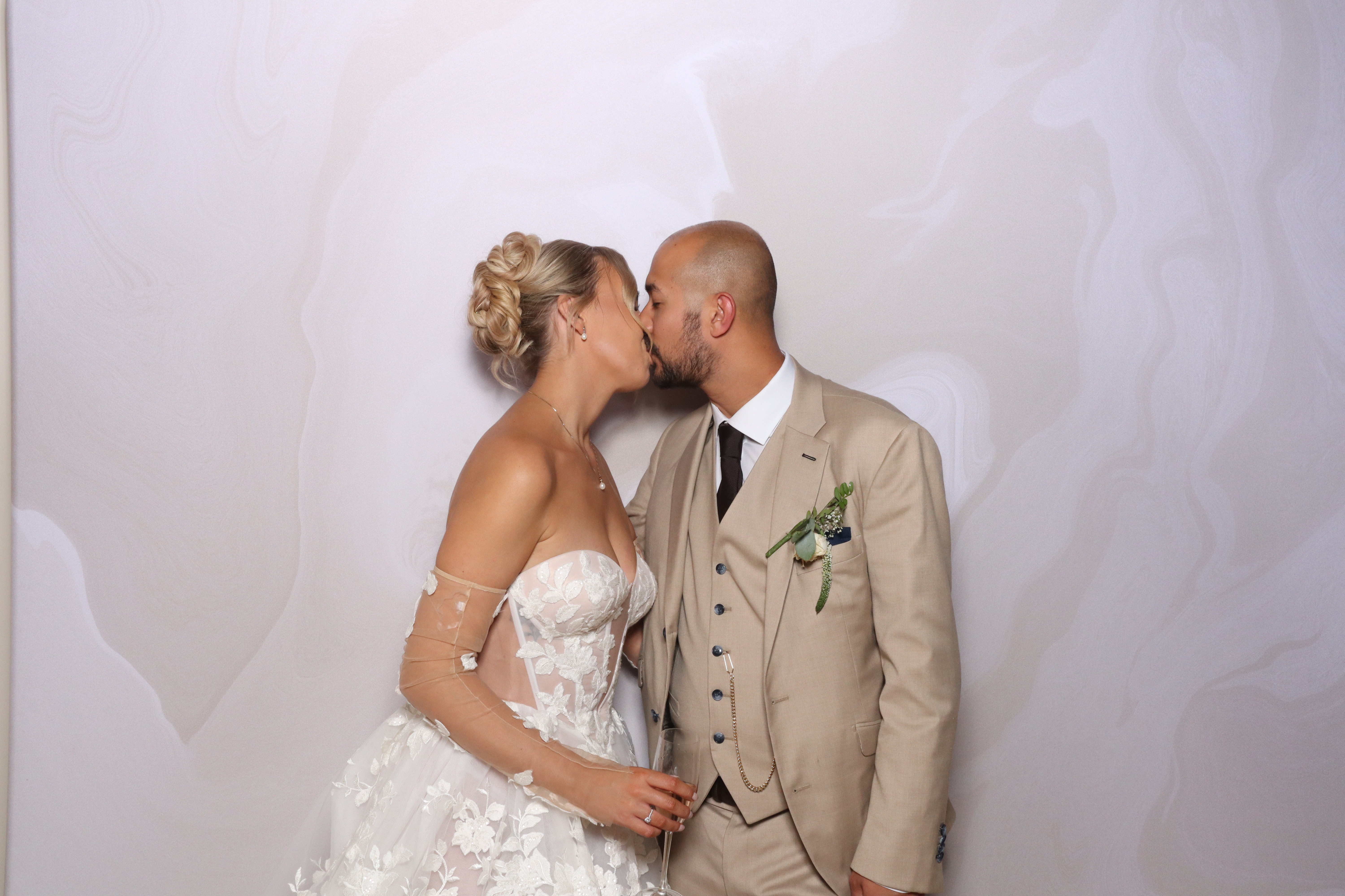 Tyrone and Anna | View more photos from the event at gallery.magicimages.uk/u/MagicImages/Tyrone-and-Anna