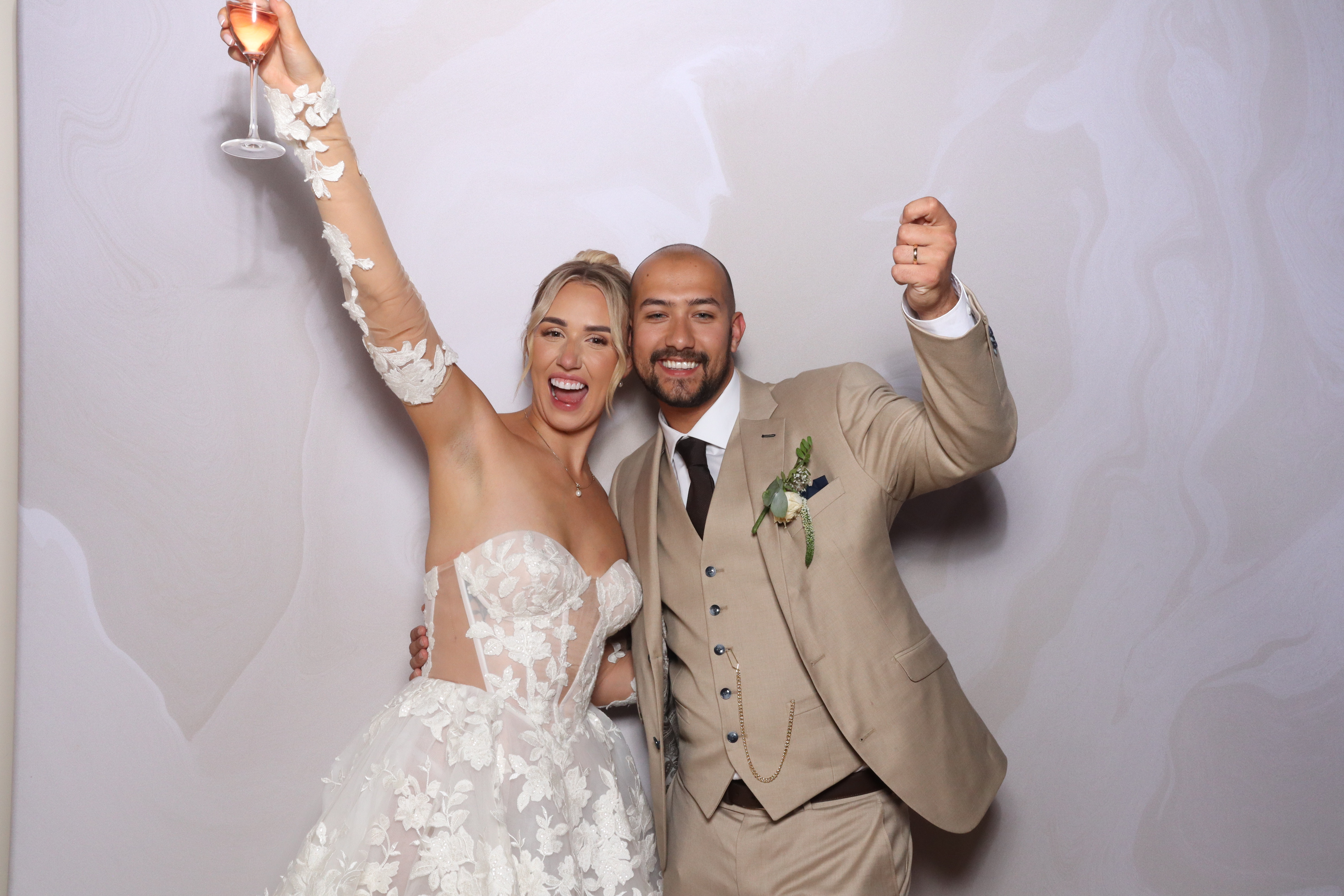 Tyrone and Anna | View more photos from the event at gallery.magicimages.uk/u/MagicImages/Tyrone-and-Anna