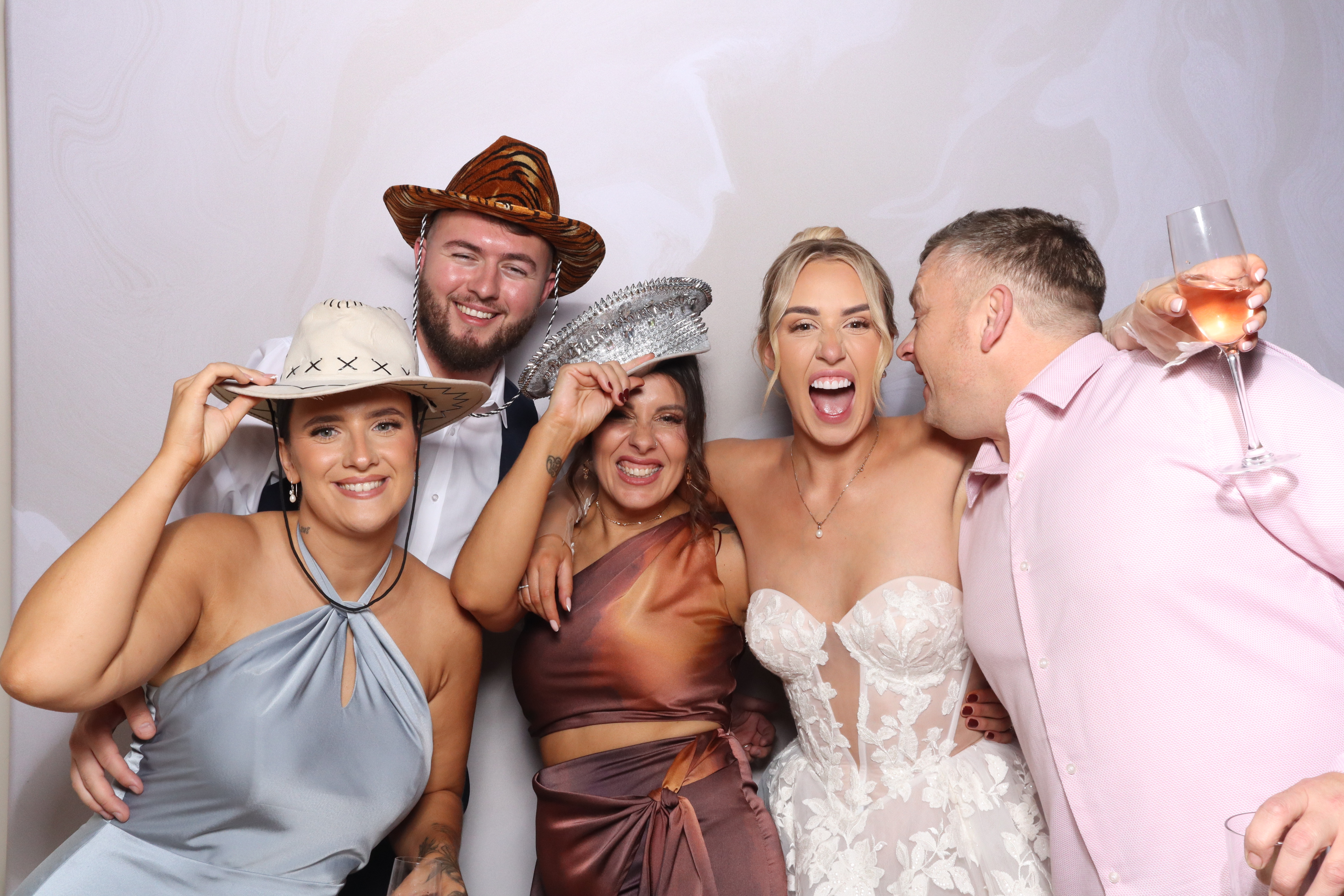 Tyrone and Anna | View more photos from the event at gallery.magicimages.uk/u/MagicImages/Tyrone-and-Anna