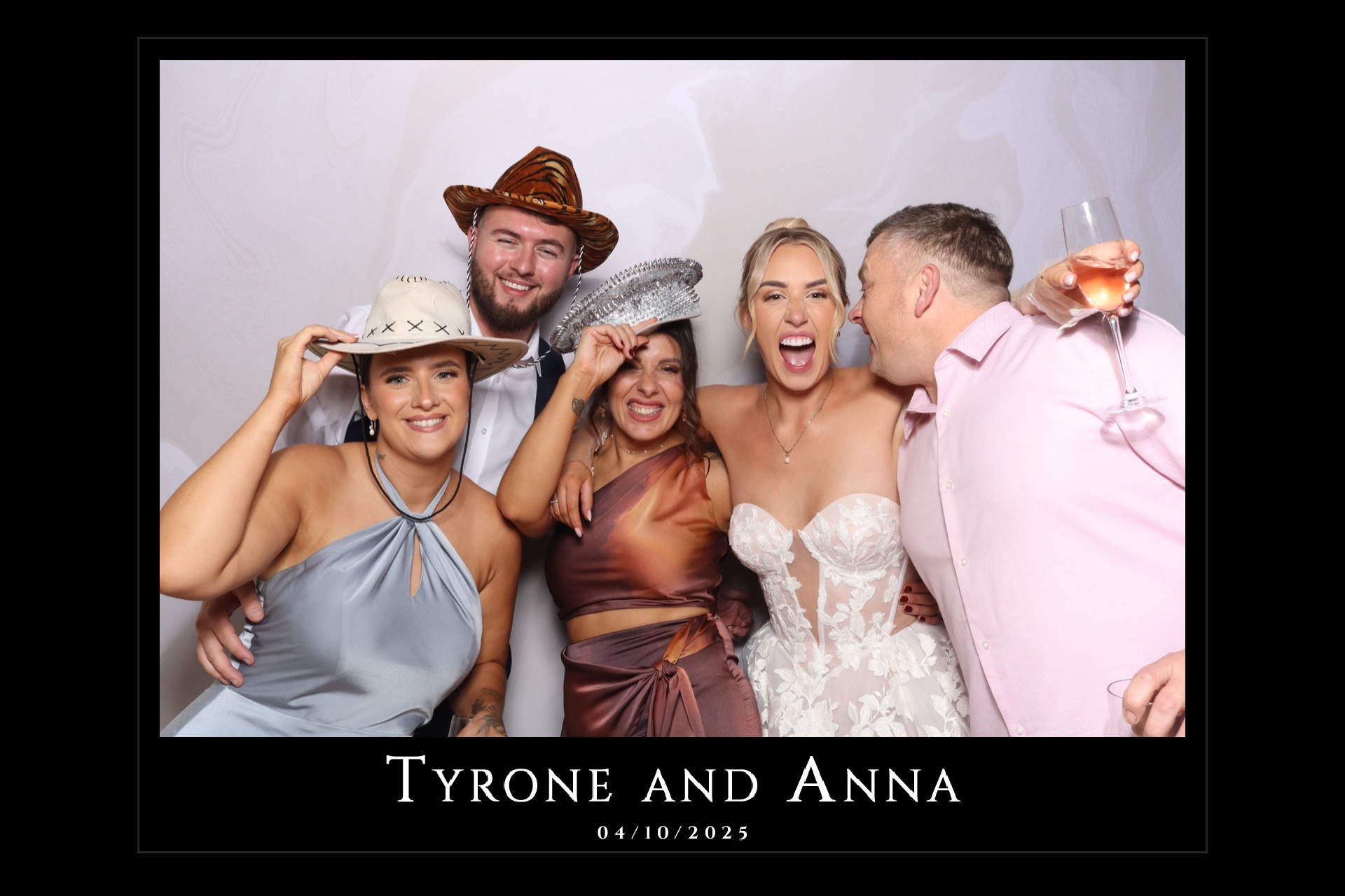 Tyrone and Anna | View more photos from the event at gallery.magicimages.uk/u/MagicImages/Tyrone-and-Anna