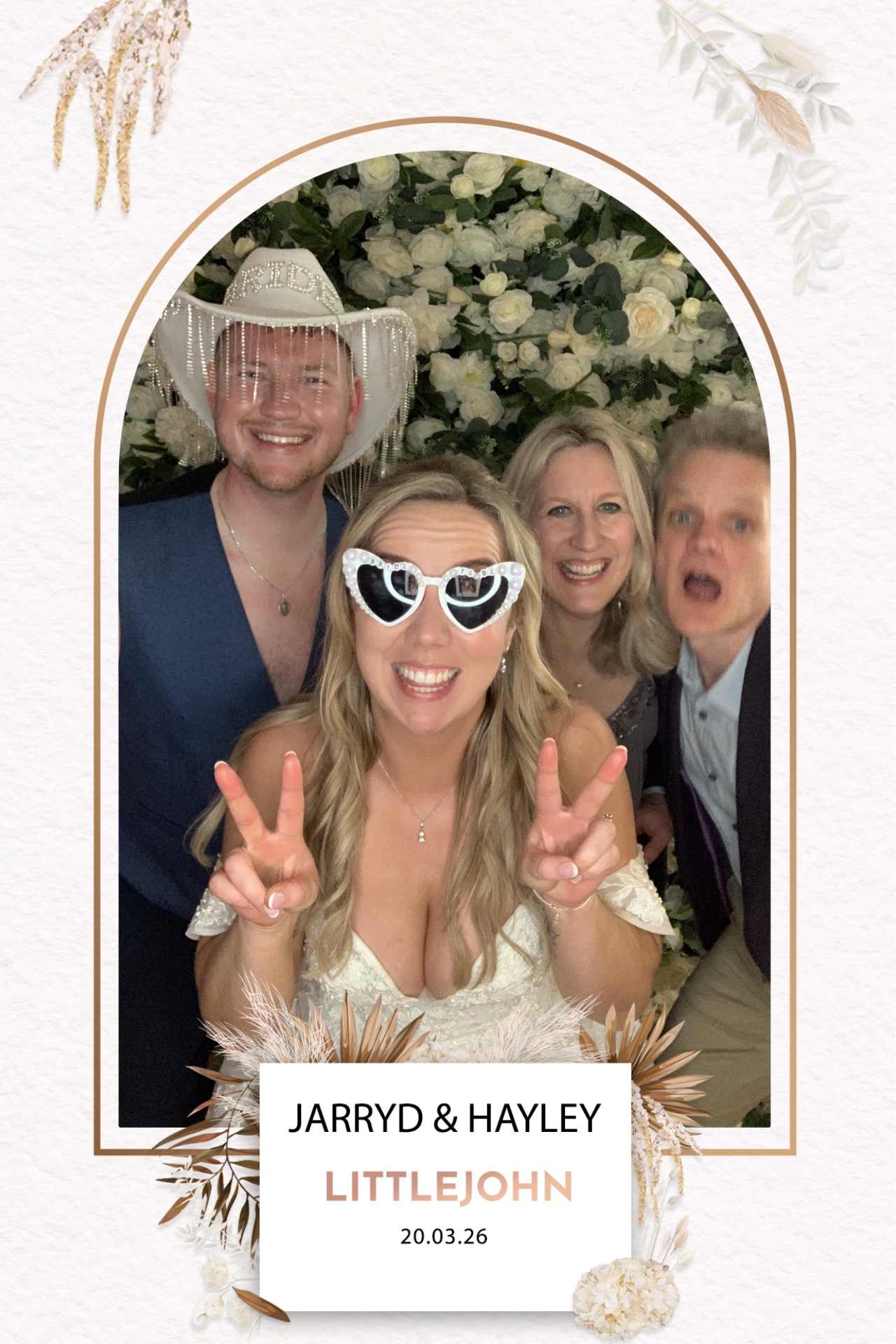 Jarryd & Hayley Photo booth images  | View more photos from the event at gallery.magicimages.uk/u/MagicImages/Jarryd-Hayley-Photo-booth-images