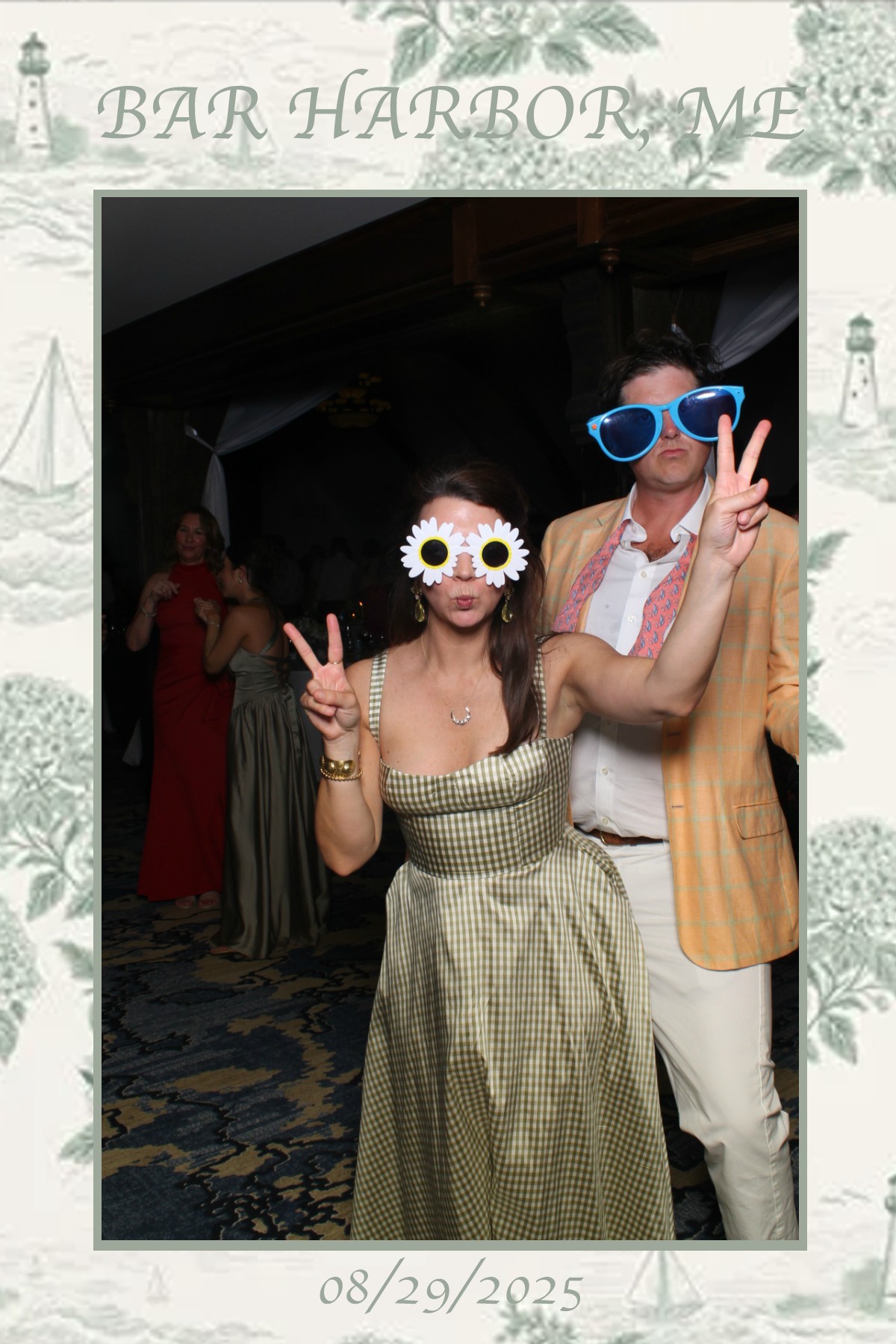 Bar Harbor Wedding | View more photos from the event at gallery.mainemagicmirror.com/u/MaineMagicMirror/Bar-Harbor-Wedding