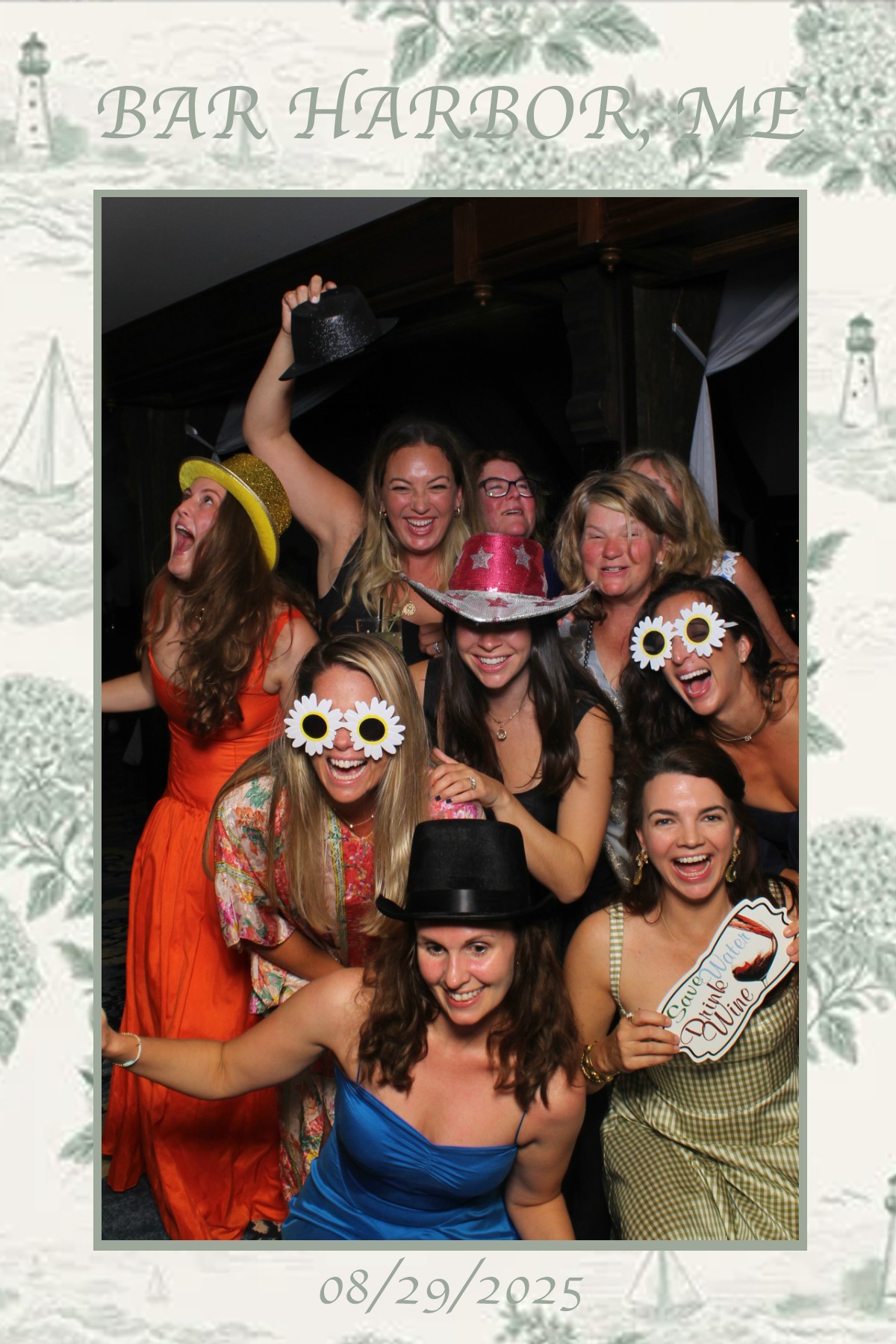 Bar Harbor Wedding | View more photos from the event at gallery.mainemagicmirror.com/u/MaineMagicMirror/Bar-Harbor-Wedding