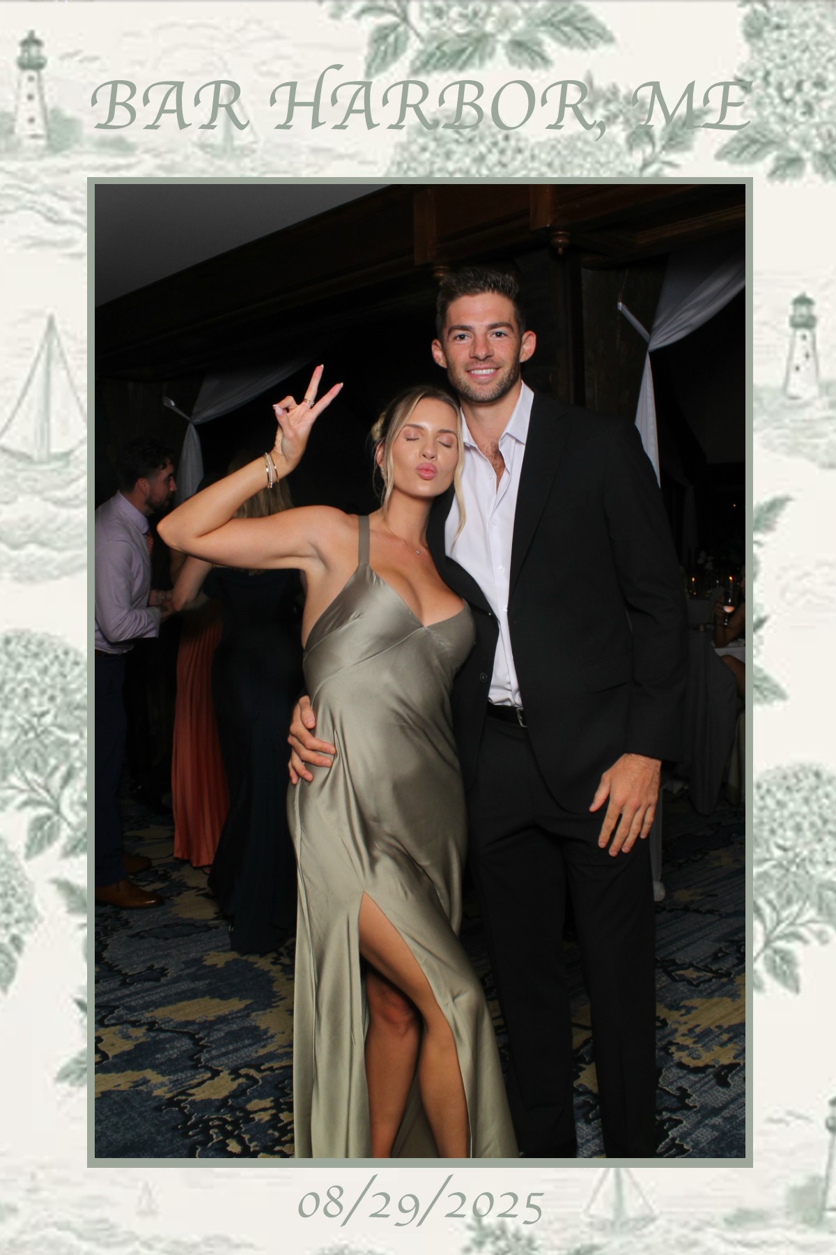 Bar Harbor Wedding | View more photos from the event at gallery.mainemagicmirror.com/u/MaineMagicMirror/Bar-Harbor-Wedding