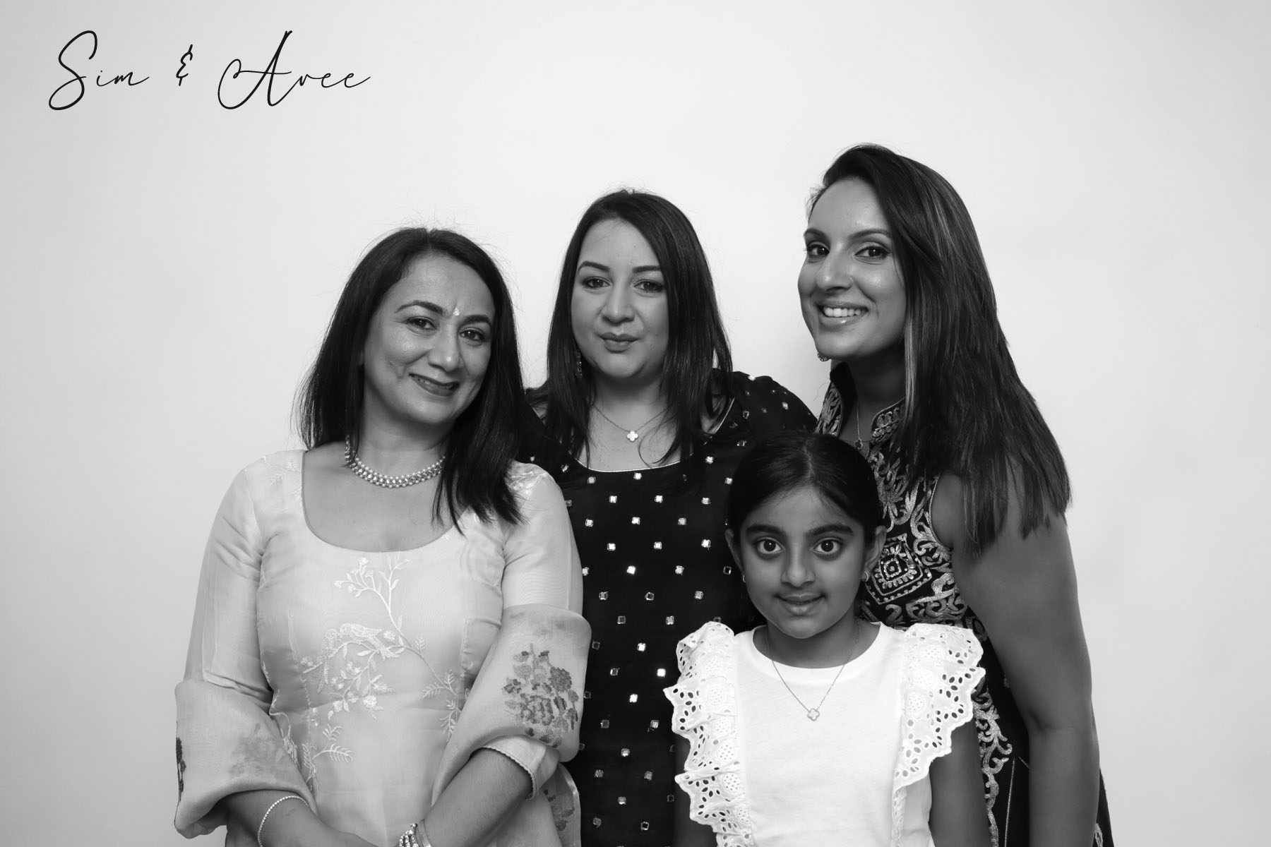Sim & Avee | View more photos from the event at images.mobile-photo-booth.com/u/MobilePhotoBoothUK/Sim-Avee