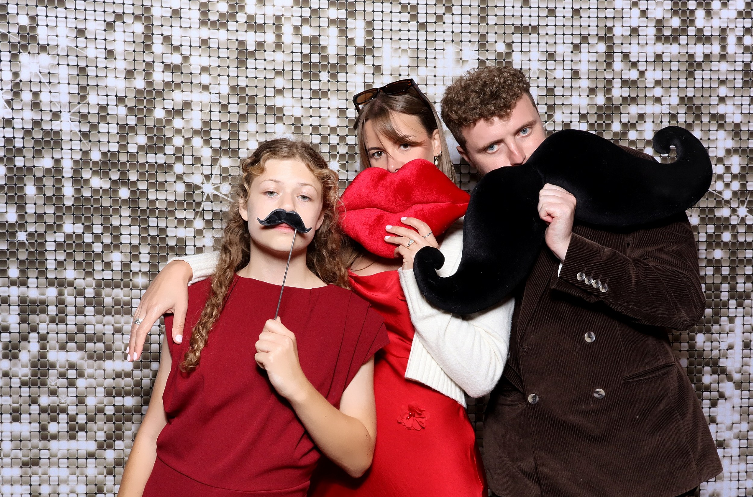 Eloise & Sam | View more photos from the event at v1.boothgallery.com/u/MooMuu-Photo-Booths/Eloise-Sam
