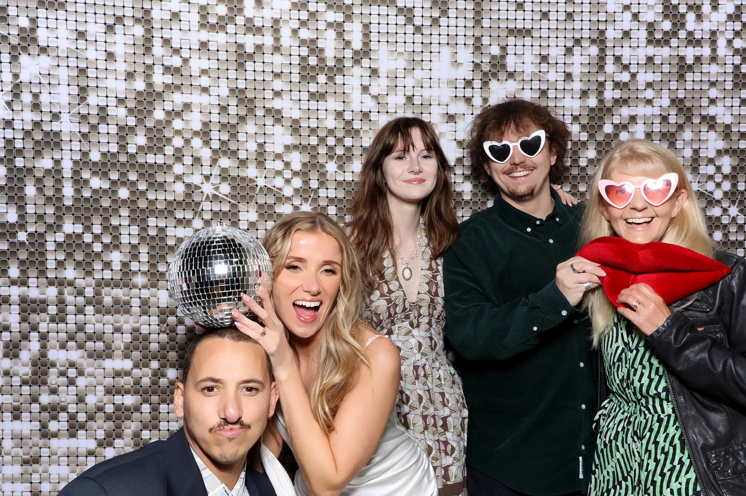 Eloise & Sam | View more photos from the event at v1.boothgallery.com/u/MooMuu-Photo-Booths/Eloise-Sam
