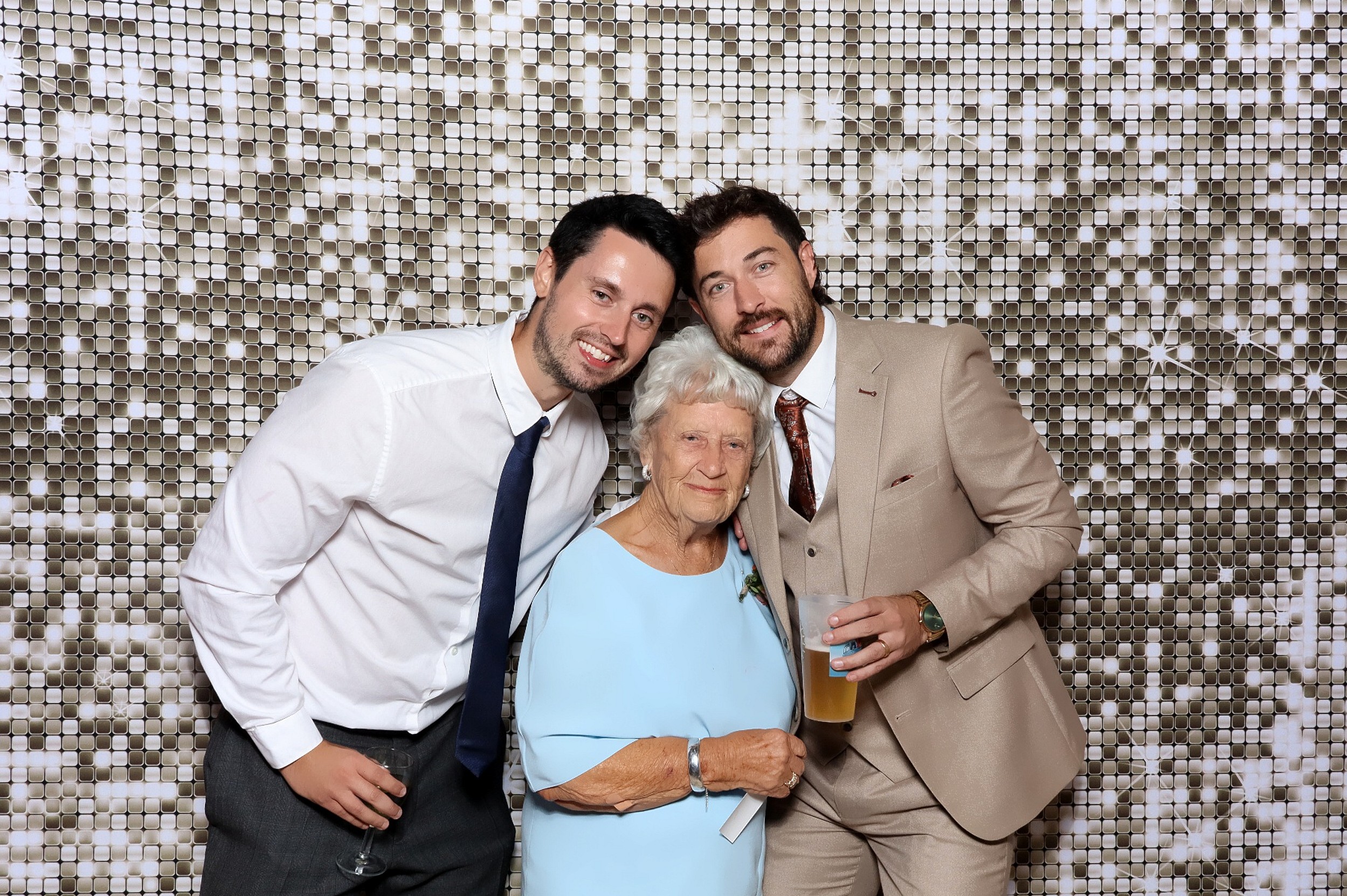 Eloise & Sam | View more photos from the event at v1.boothgallery.com/u/MooMuu-Photo-Booths/Eloise-Sam