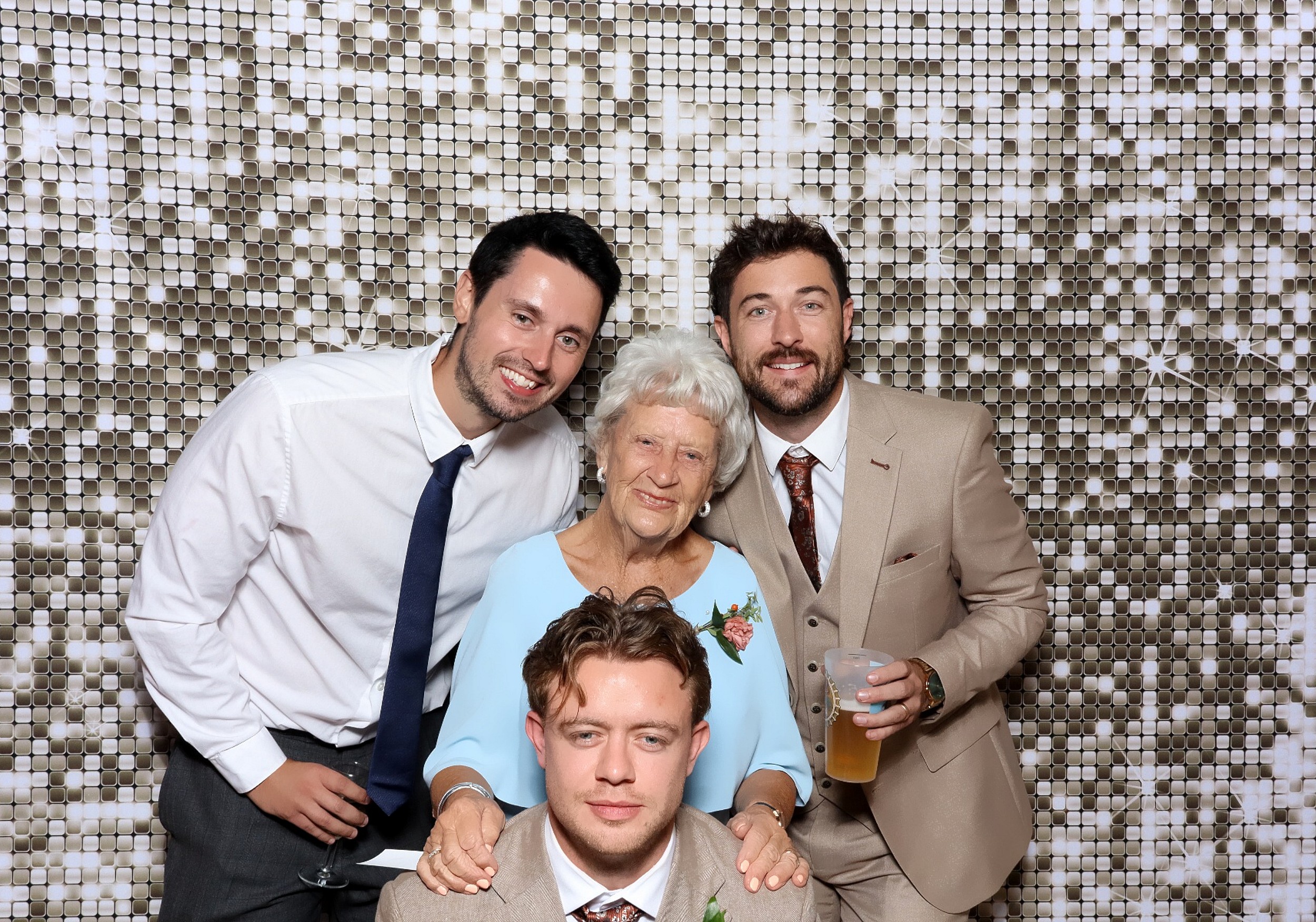 Eloise & Sam | View more photos from the event at v1.boothgallery.com/u/MooMuu-Photo-Booths/Eloise-Sam