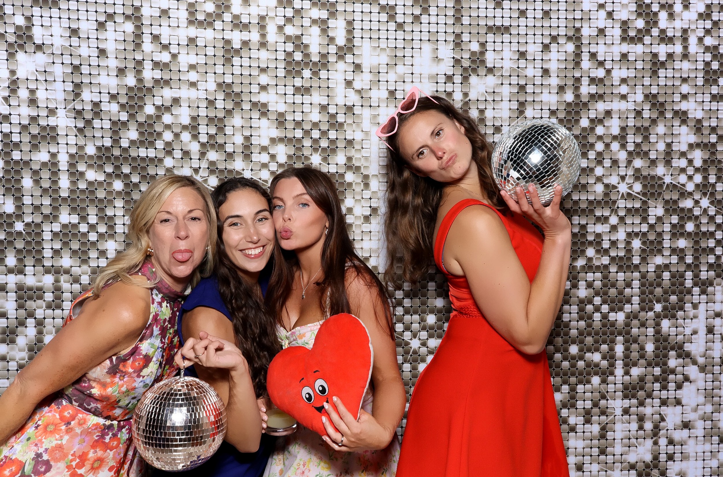 Eloise & Sam | View more photos from the event at v1.boothgallery.com/u/MooMuu-Photo-Booths/Eloise-Sam