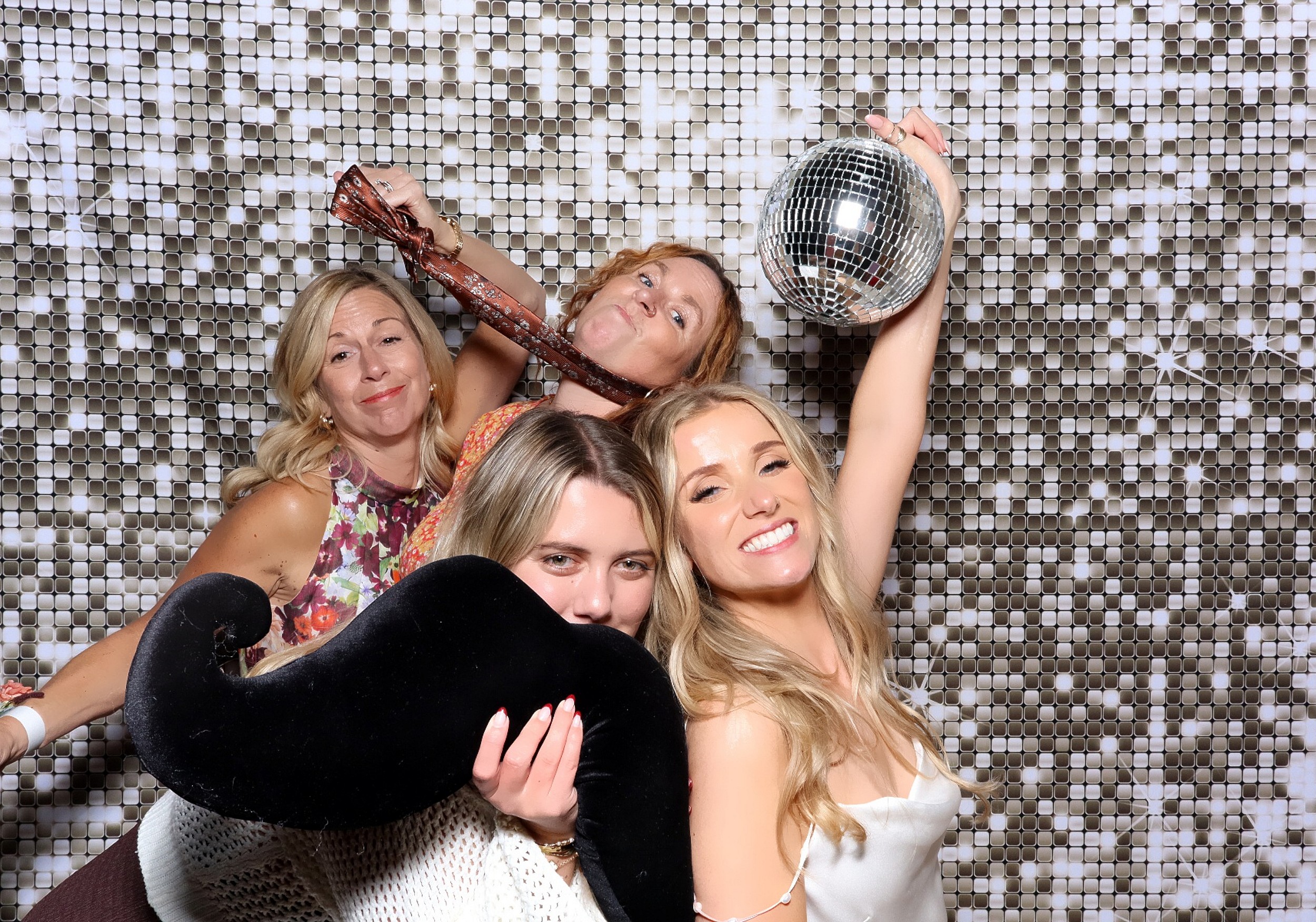 Eloise & Sam | View more photos from the event at v1.boothgallery.com/u/MooMuu-Photo-Booths/Eloise-Sam