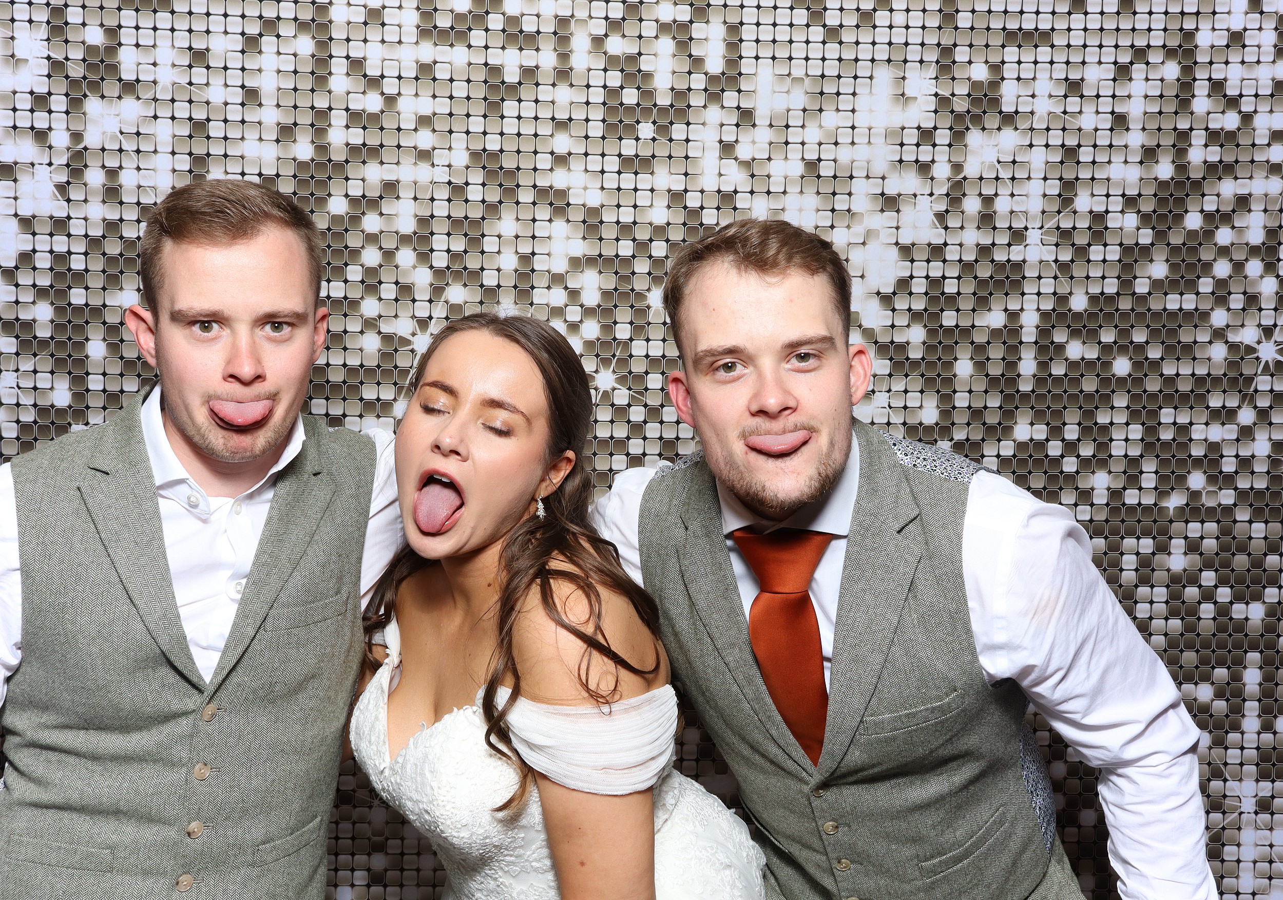 Leaha & Josh | View more photos from the event at v1.boothgallery.com/u/MooMuu-Photo-Booths/Leaha-Josh