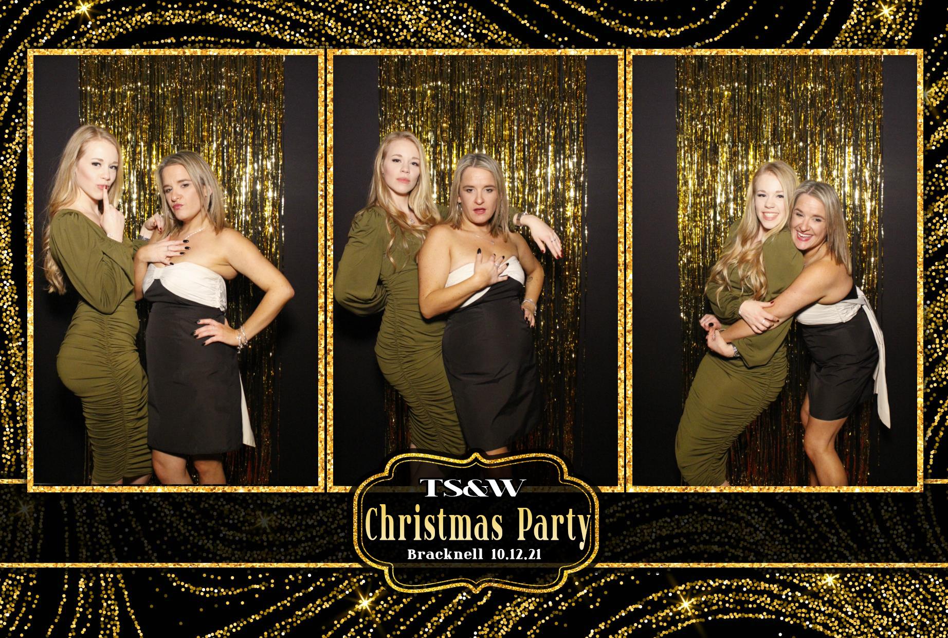Tilney Smith & Williamson Christmas Party 2021 | View more photos from the event at gallery.myphotoboothexperience.co.uk/u/MyPhotoBoothExperienceLtd/Tilney-Smith-Williamson-Christmas-Party-2021