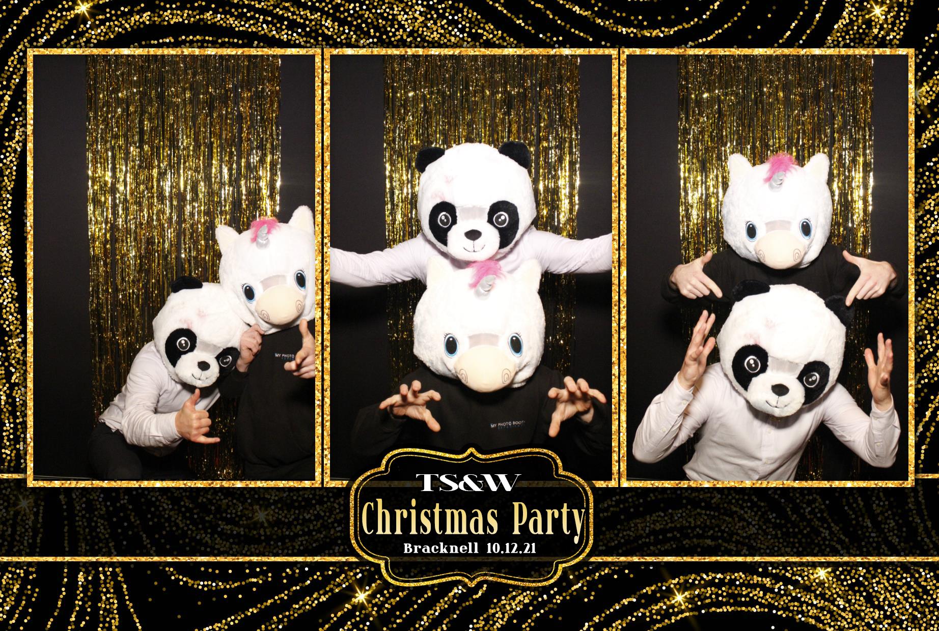 Tilney Smith & Williamson Christmas Party 2021 | View more photos from the event at gallery.myphotoboothexperience.co.uk/u/MyPhotoBoothExperienceLtd/Tilney-Smith-Williamson-Christmas-Party-2021