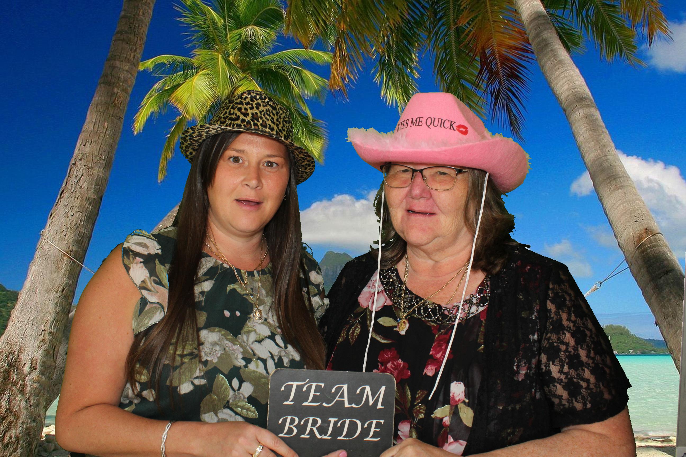 Bethany & Daniel | View more photos from the event at gallery.omegaphotobooths.co.uk/u/Omega-Photobooths/Bethany-Daniel