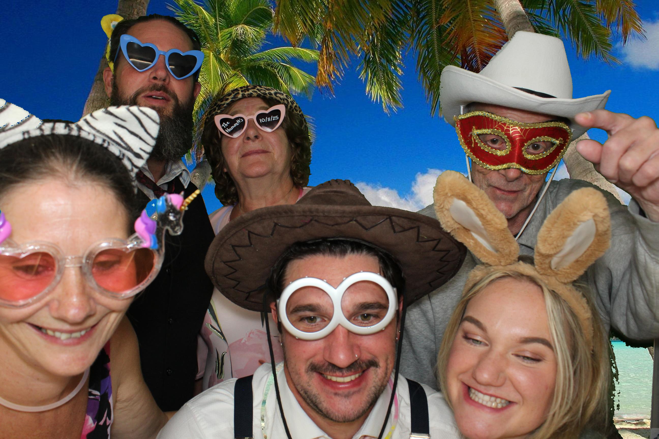Bethany & Daniel | View more photos from the event at gallery.omegaphotobooths.co.uk/u/Omega-Photobooths/Bethany-Daniel