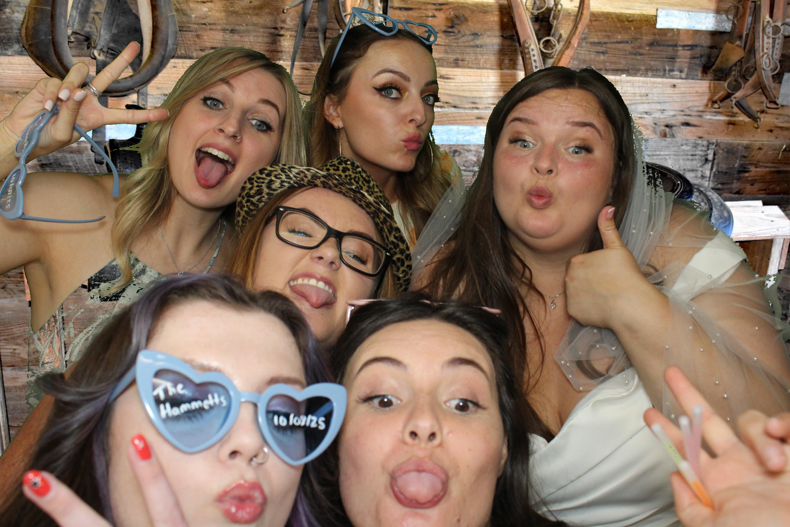 Bethany & Daniel | View more photos from the event at gallery.omegaphotobooths.co.uk/u/Omega-Photobooths/Bethany-Daniel