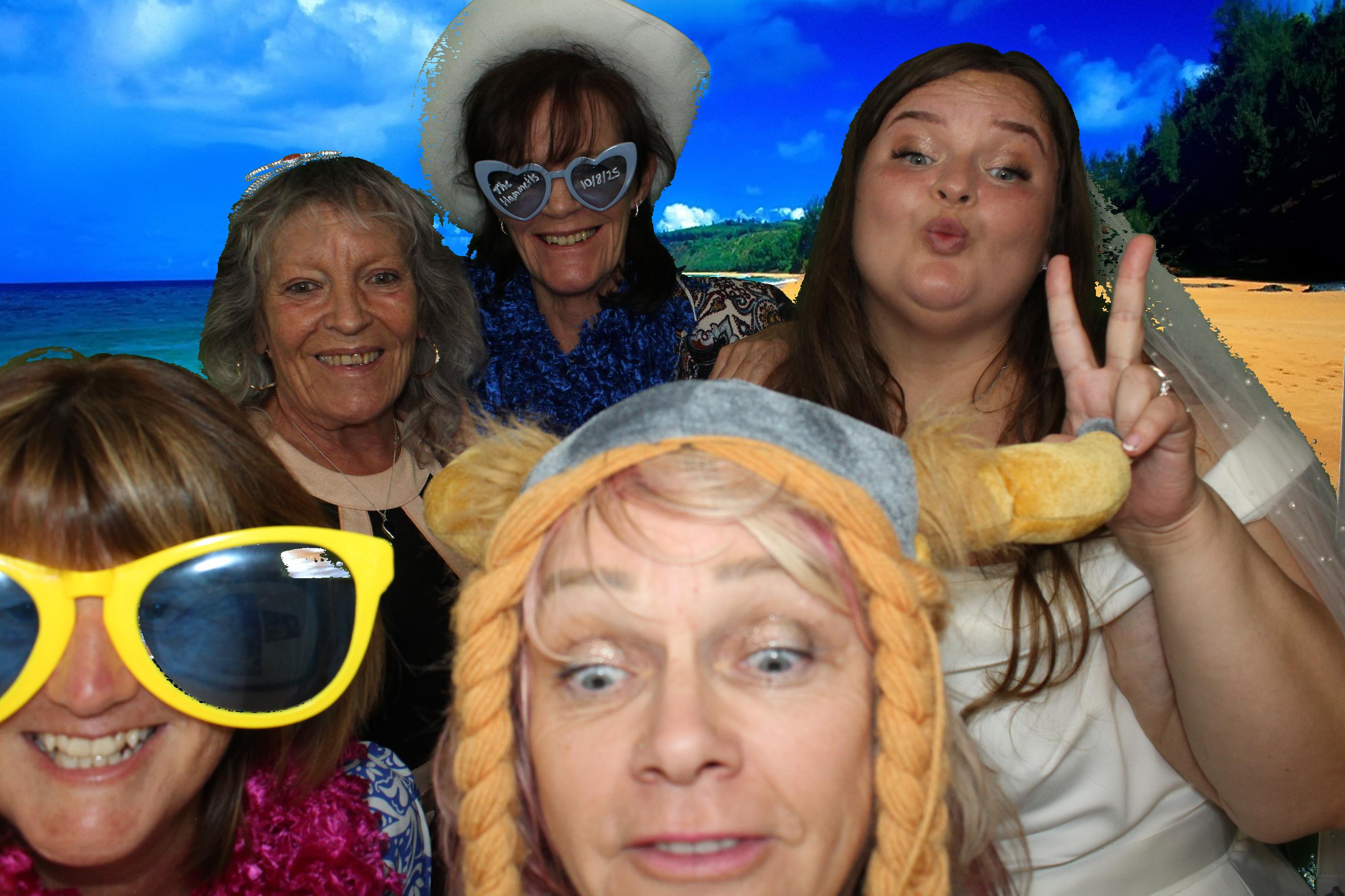Bethany & Daniel | View more photos from the event at gallery.omegaphotobooths.co.uk/u/Omega-Photobooths/Bethany-Daniel