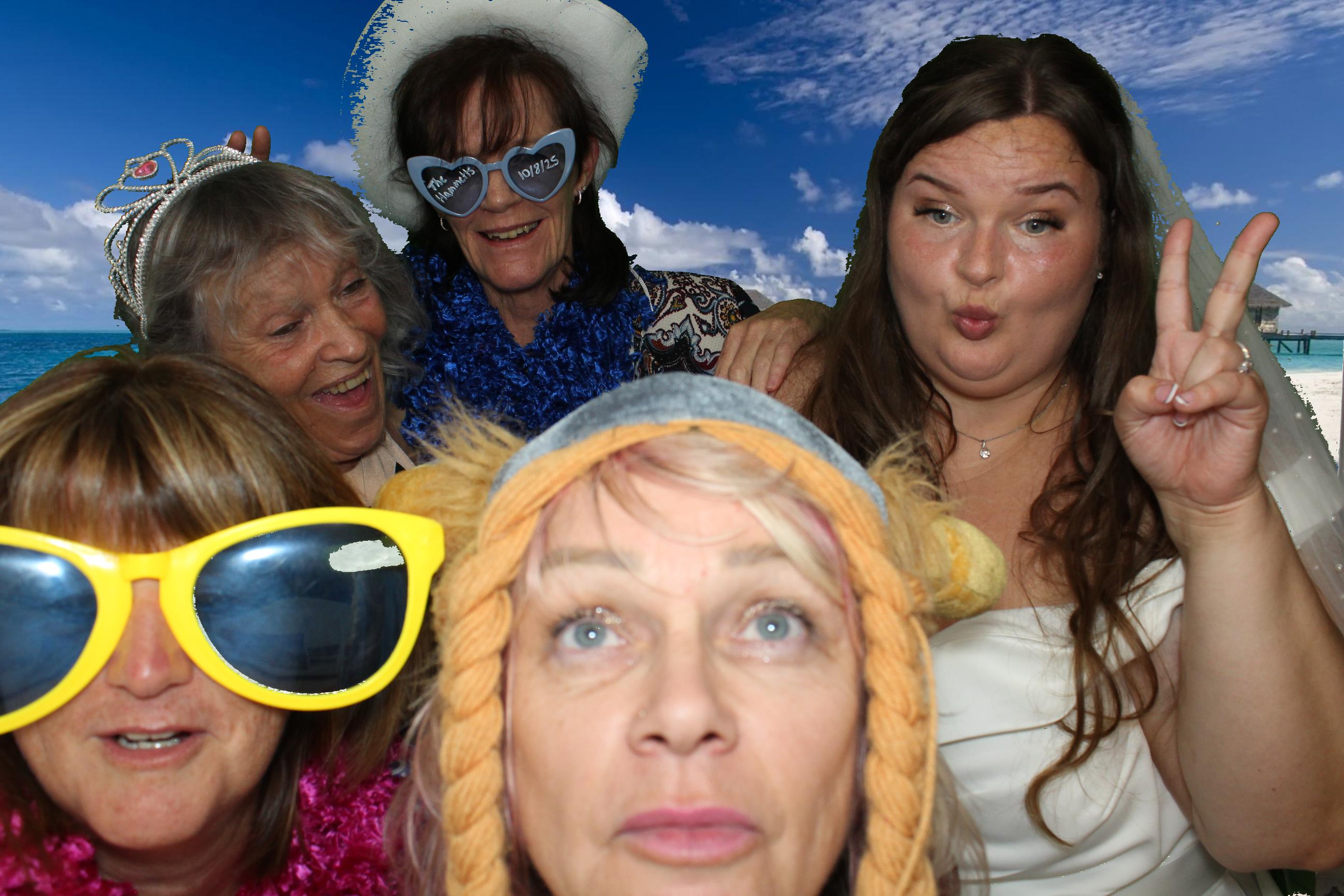 Bethany & Daniel | View more photos from the event at gallery.omegaphotobooths.co.uk/u/Omega-Photobooths/Bethany-Daniel