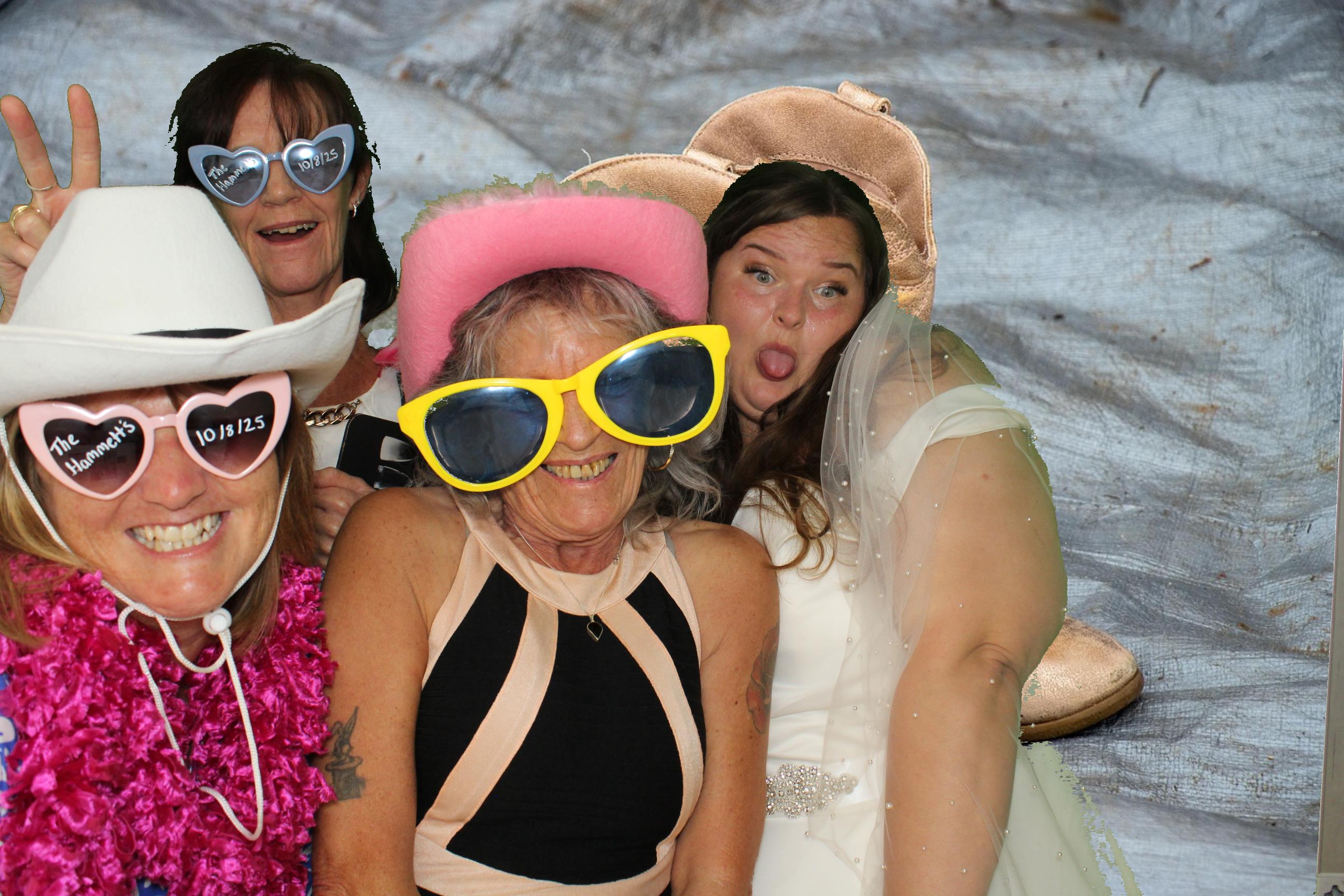 Bethany & Daniel | View more photos from the event at gallery.omegaphotobooths.co.uk/u/Omega-Photobooths/Bethany-Daniel