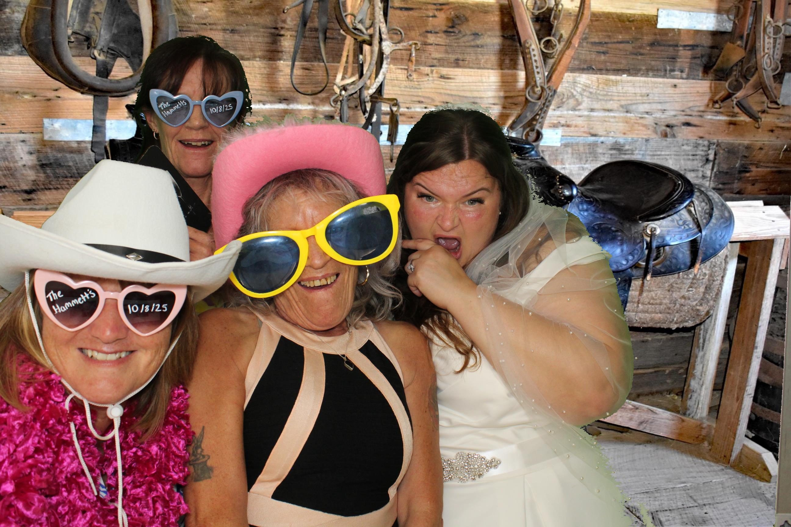 Bethany & Daniel | View more photos from the event at gallery.omegaphotobooths.co.uk/u/Omega-Photobooths/Bethany-Daniel