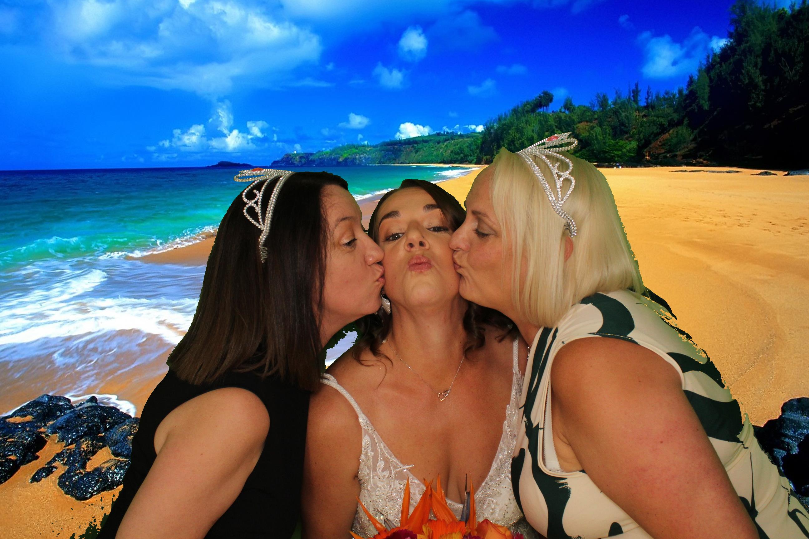 Danny & Laura's Wedding | View more photos from the event at gallery.omegaphotobooths.co.uk/u/Omega-Photobooths/Danny-Lauras-Wedding