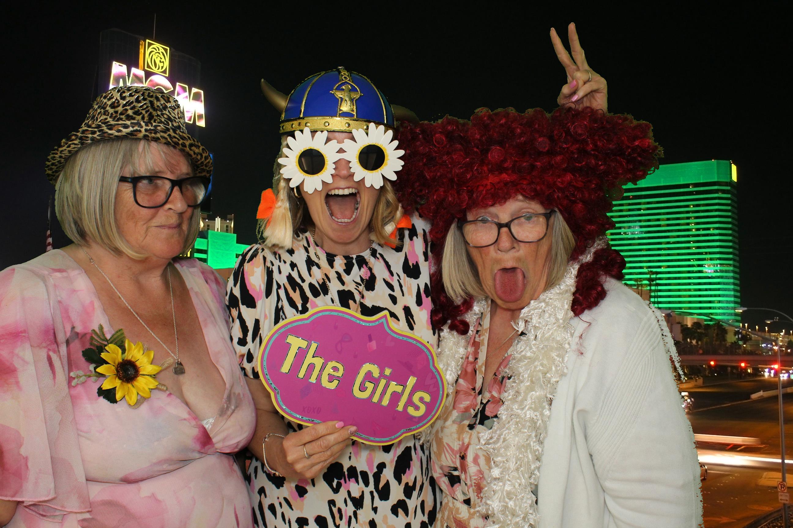 Mega & Charlie | View more photos from the event at gallery.omegaphotobooths.co.uk/u/Omega-Photobooths/Mega-Charlie
