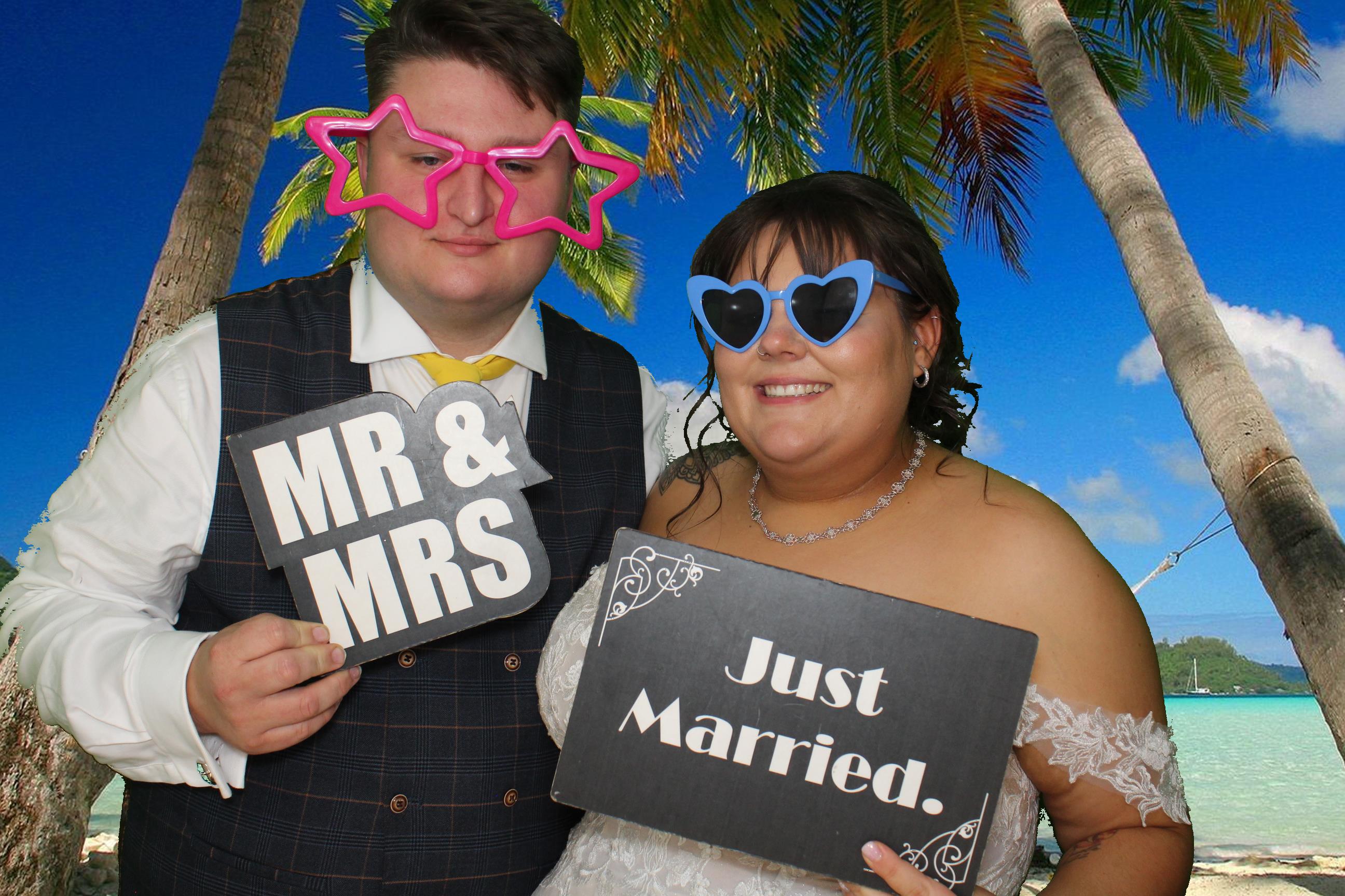 Mega & Charlie | View more photos from the event at gallery.omegaphotobooths.co.uk/u/Omega-Photobooths/Mega-Charlie