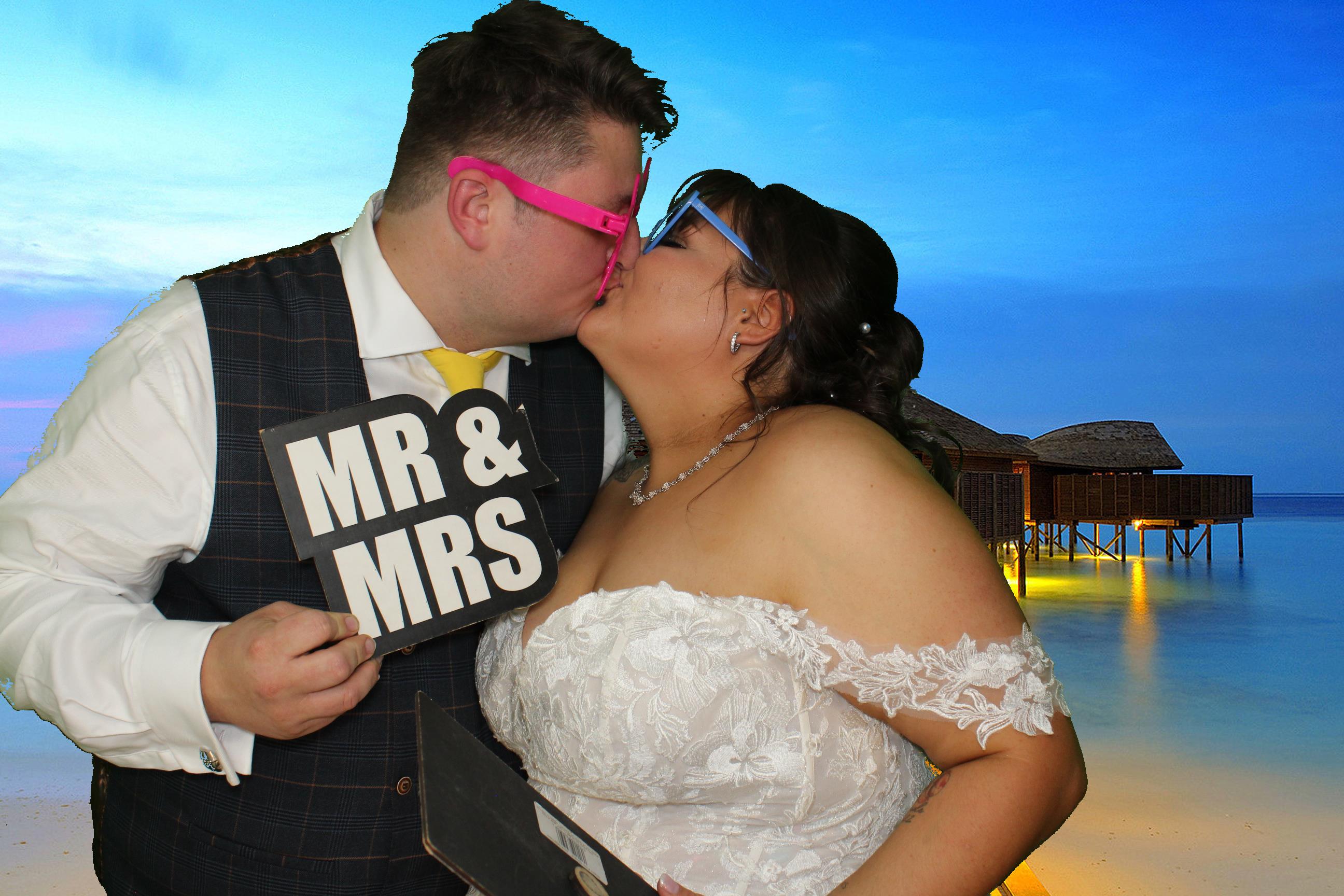 Mega & Charlie | View more photos from the event at gallery.omegaphotobooths.co.uk/u/Omega-Photobooths/Mega-Charlie