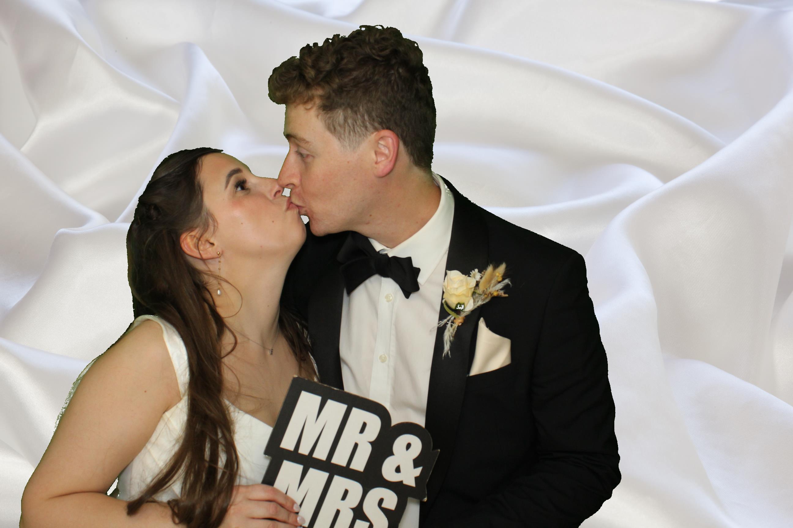 Sam & Ellie | View more photos from the event at gallery.omegaphotobooths.co.uk/u/Omega-Photobooths/Sam-Ellie