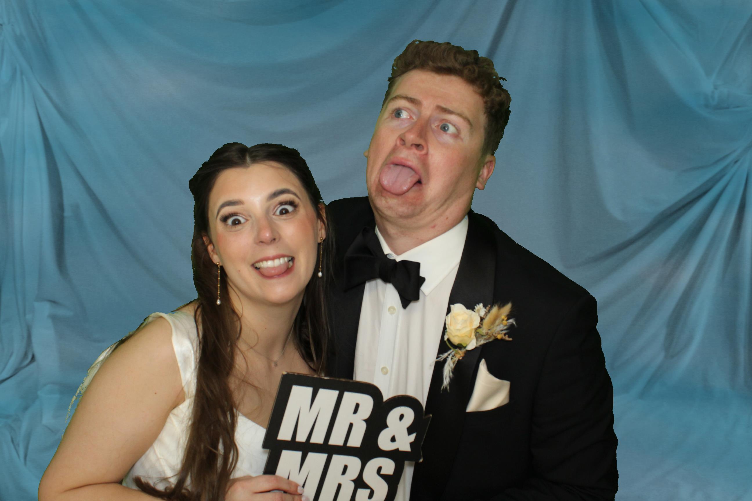 Sam & Ellie | View more photos from the event at gallery.omegaphotobooths.co.uk/u/Omega-Photobooths/Sam-Ellie