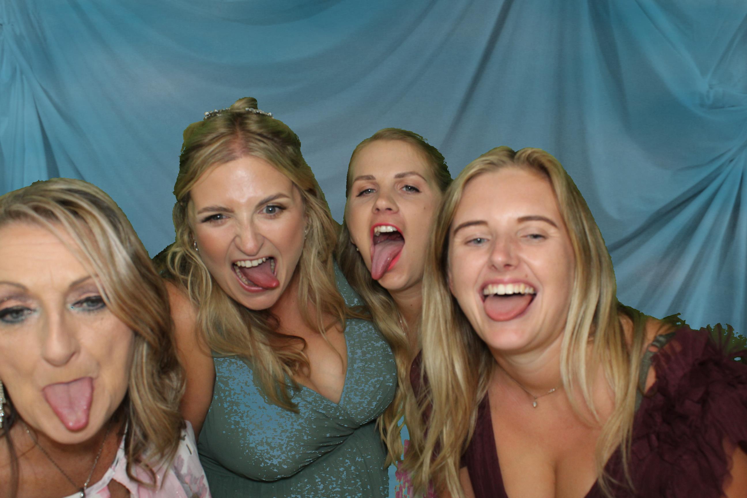 Sam & Ellie | View more photos from the event at gallery.omegaphotobooths.co.uk/u/Omega-Photobooths/Sam-Ellie