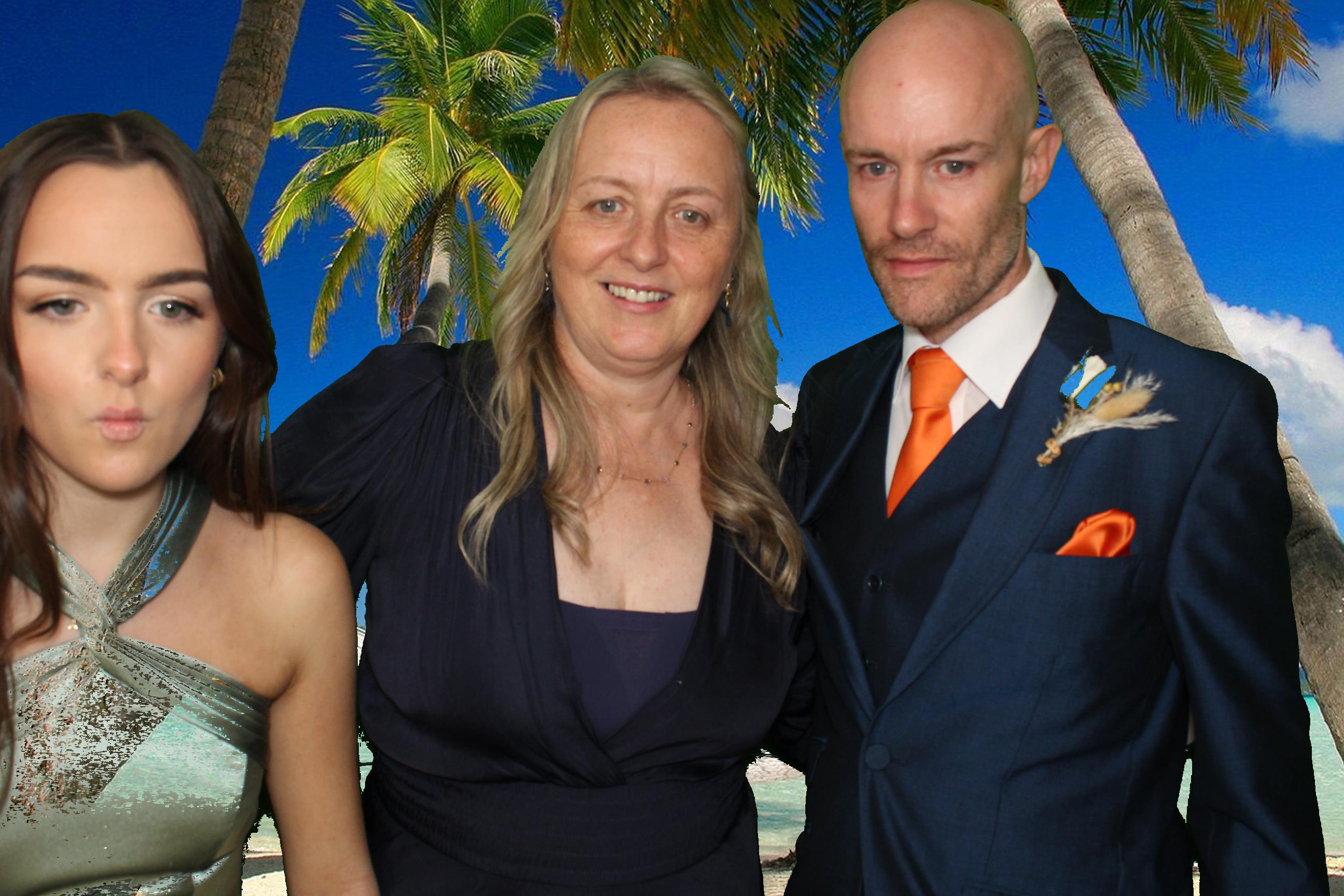 Sam & Ellie | View more photos from the event at gallery.omegaphotobooths.co.uk/u/Omega-Photobooths/Sam-Ellie