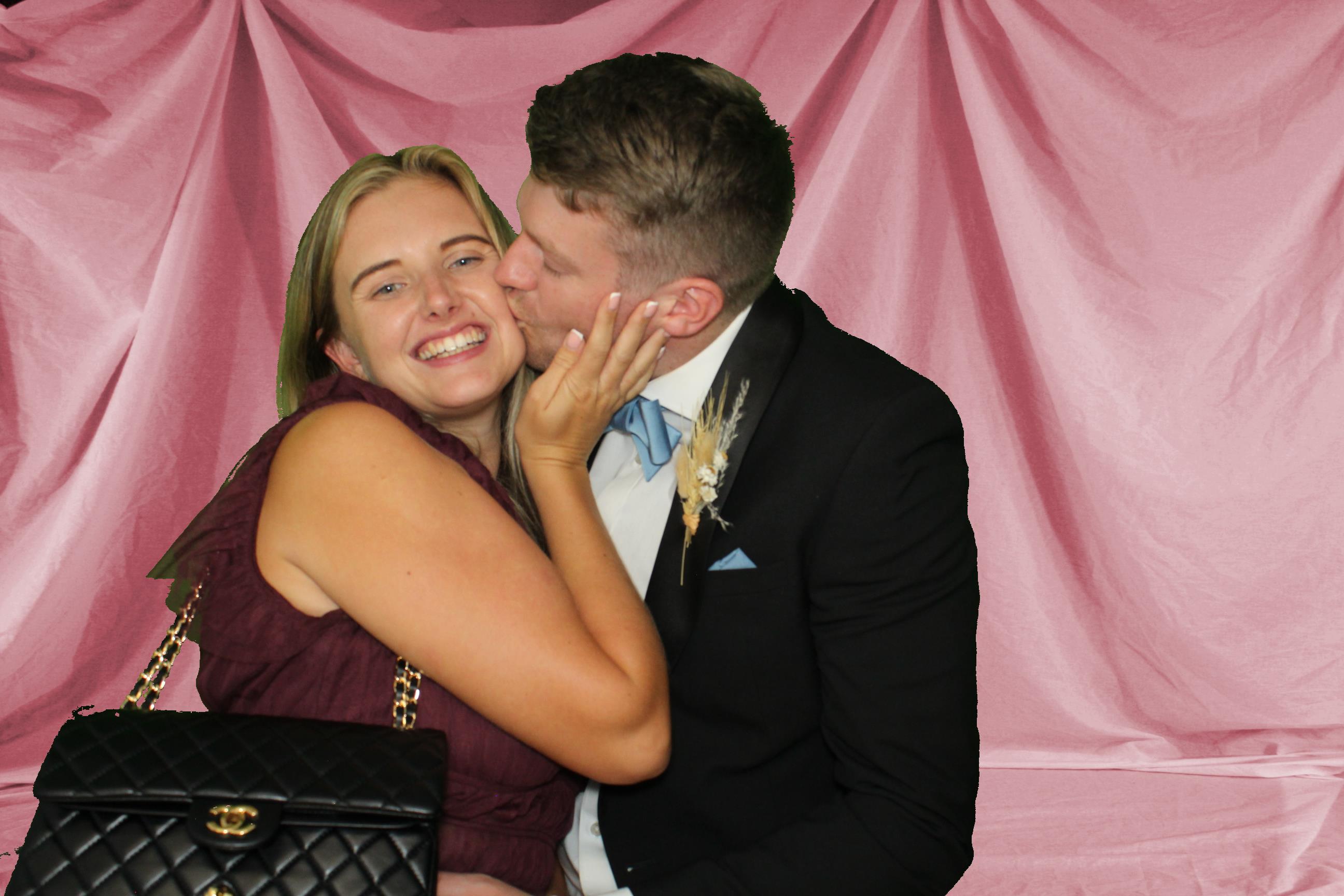 Sam & Ellie | View more photos from the event at gallery.omegaphotobooths.co.uk/u/Omega-Photobooths/Sam-Ellie